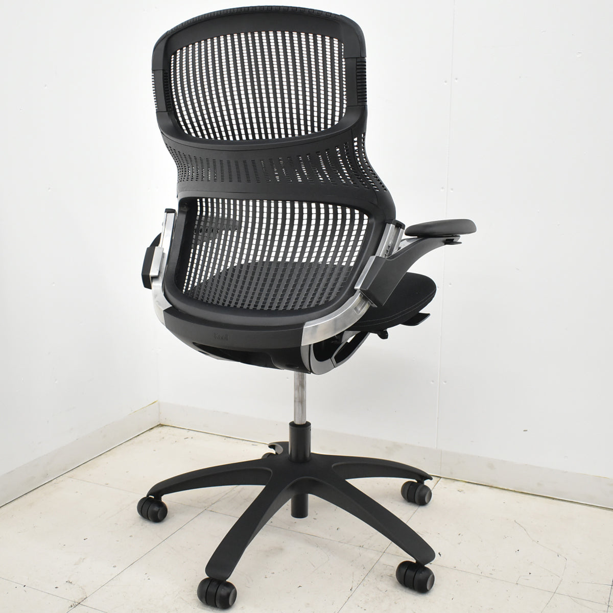 【中古】Knoll　ジェネレーション　可動肘（ハイパフォーマンス肘）ブラック脚　ブラック　2025121004【中古オフィス家具】