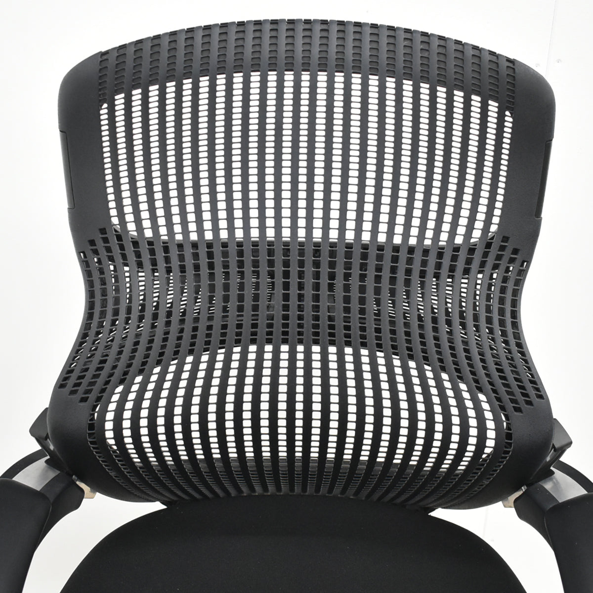 【中古】Knoll　ジェネレーション　可動肘（ハイパフォーマンス肘）ブラック脚　ブラック　2025121005【中古オフィス家具】