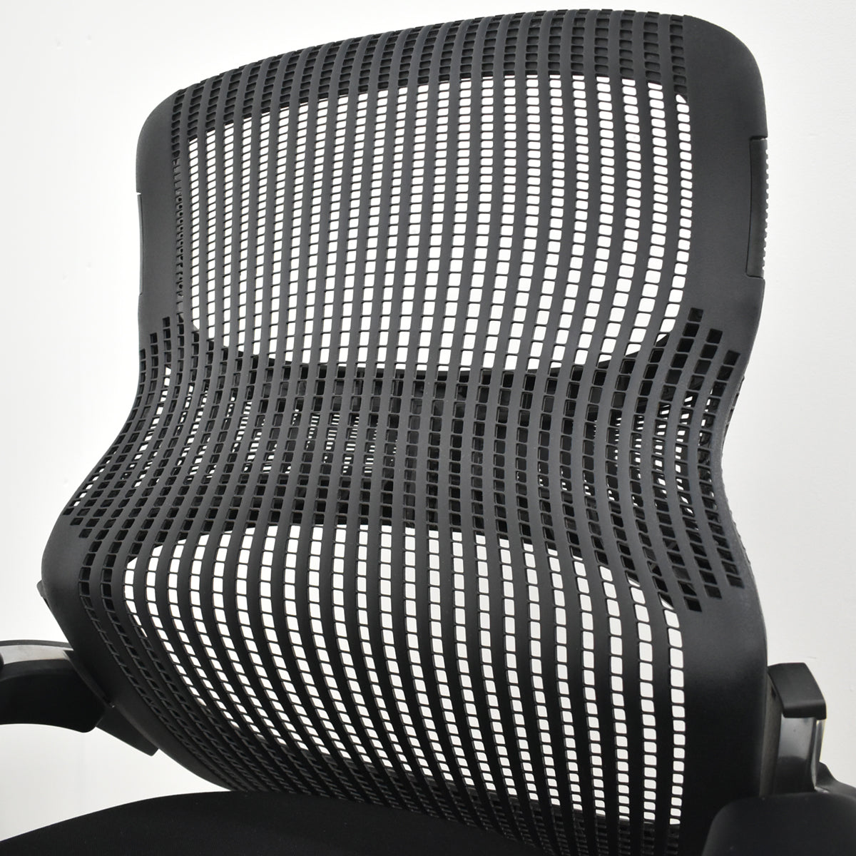 【中古】Knoll　ジェネレーション　可動肘（ハイパフォーマンス肘）ブラック脚　ブラック　2025121005【中古オフィス家具】