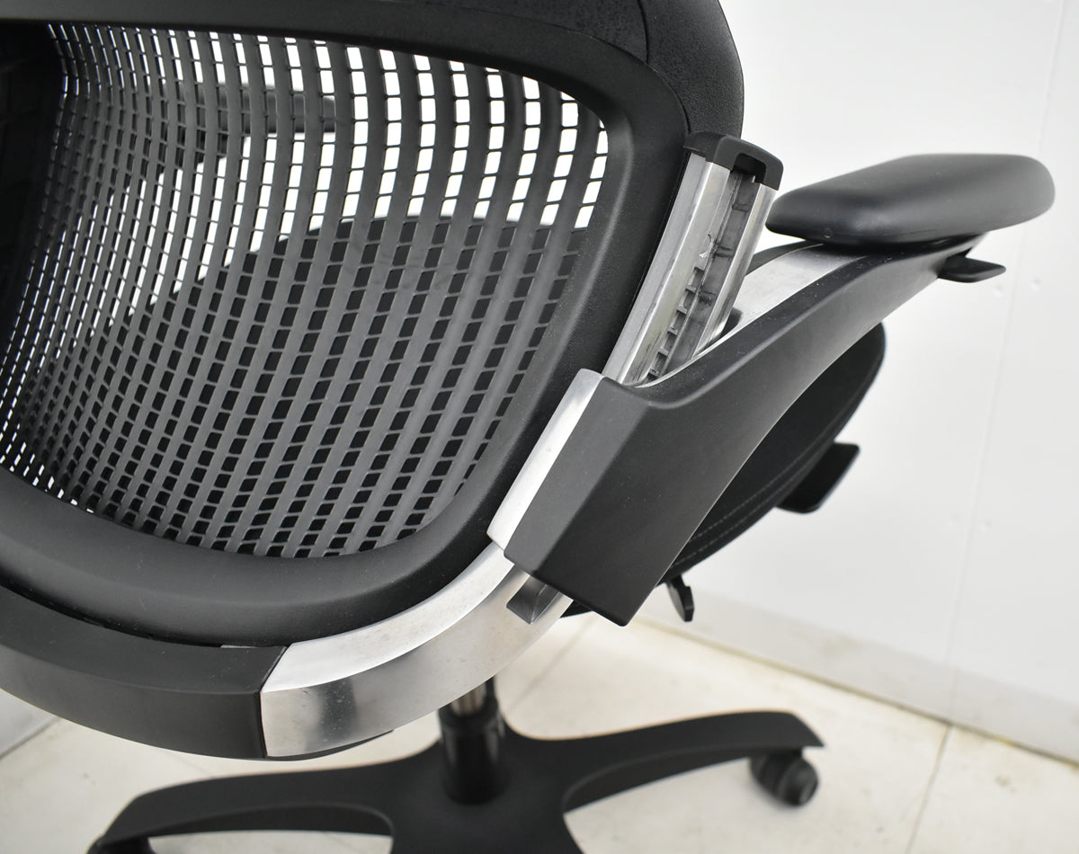 【中古】Knoll　ジェネレーション　可動肘（ハイパフォーマンス肘）ブラック脚　ブラック　2025121005【中古オフィス家具】