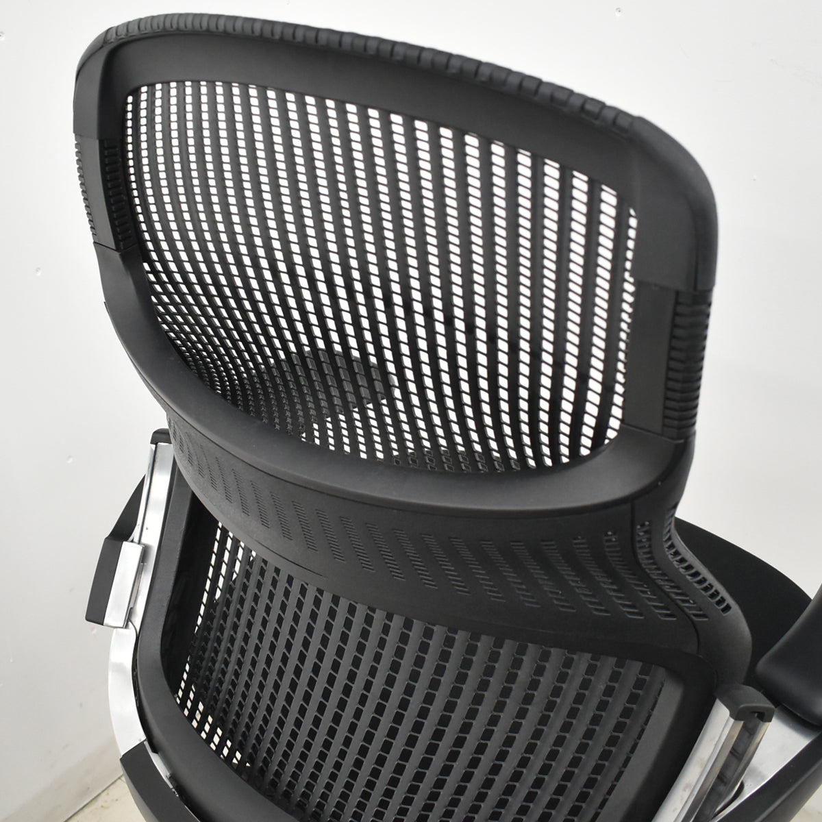 【中古】Knoll　ジェネレーション　可動肘（ハイパフォーマンス肘）ブラック脚　ブラック　2025121005【中古オフィス家具】