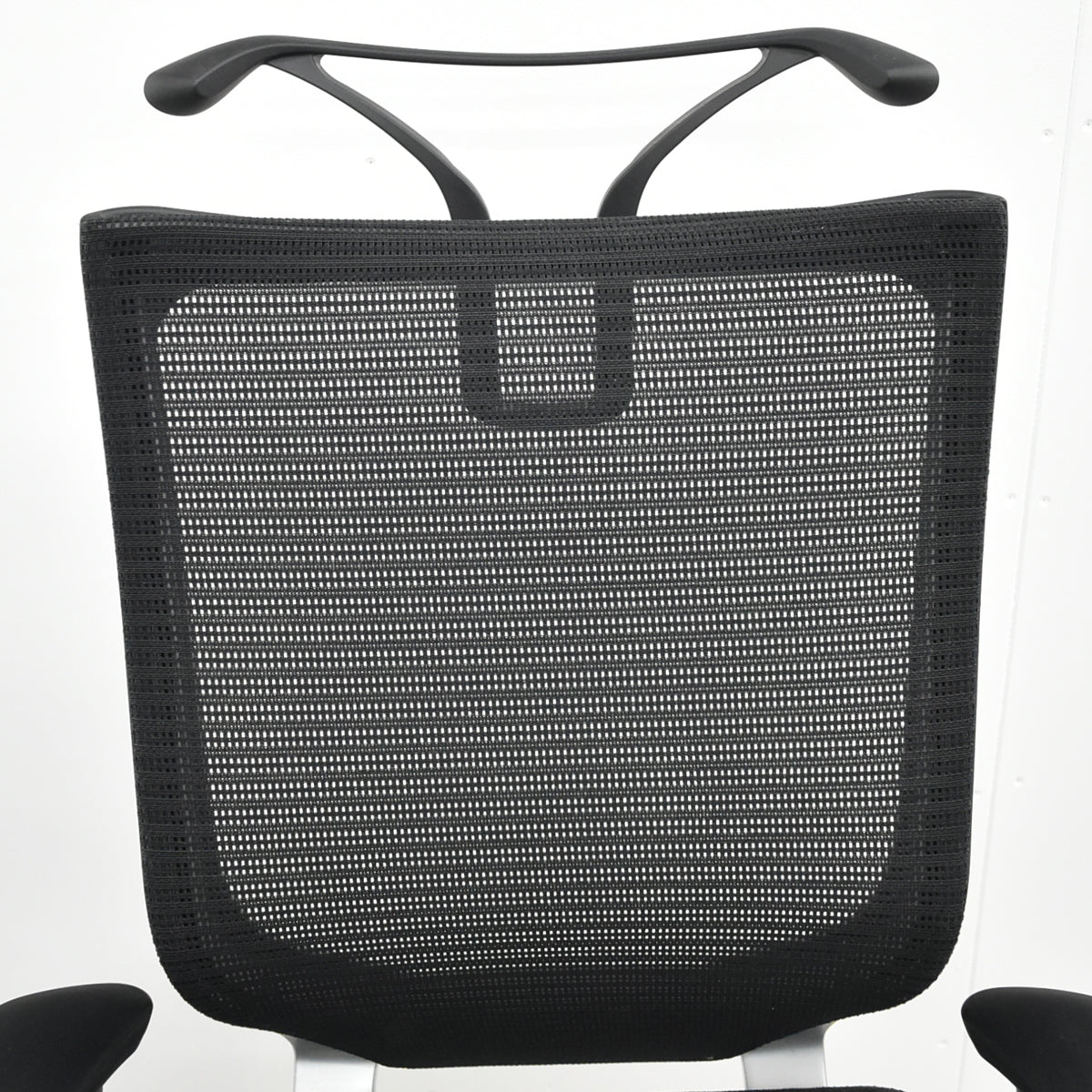 【中古】オカムラ　バロン　ハイバック　可動肘　ハンガー　シルバー脚　ブラック　肘パッド新品交換済　2025121006【中古オフィス家具】