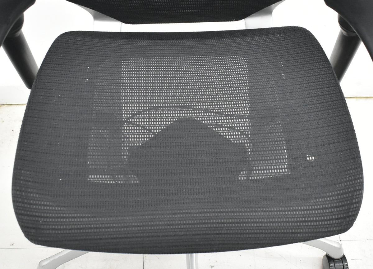 【中古】オカムラ　バロン　ハイバック　可動肘　ハンガー　シルバー脚　ブラック　肘パッド新品交換済　2025121006【中古オフィス家具】