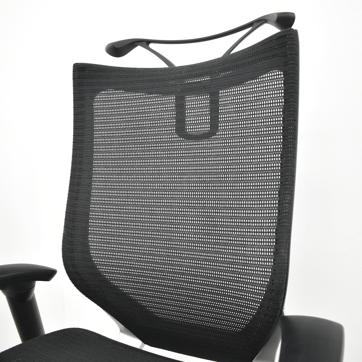 【中古】オカムラ　バロン　ハイバック　可動肘　ハンガー　シルバー脚　ブラック　肘パッド新品交換済　2025121006【中古オフィス家具】