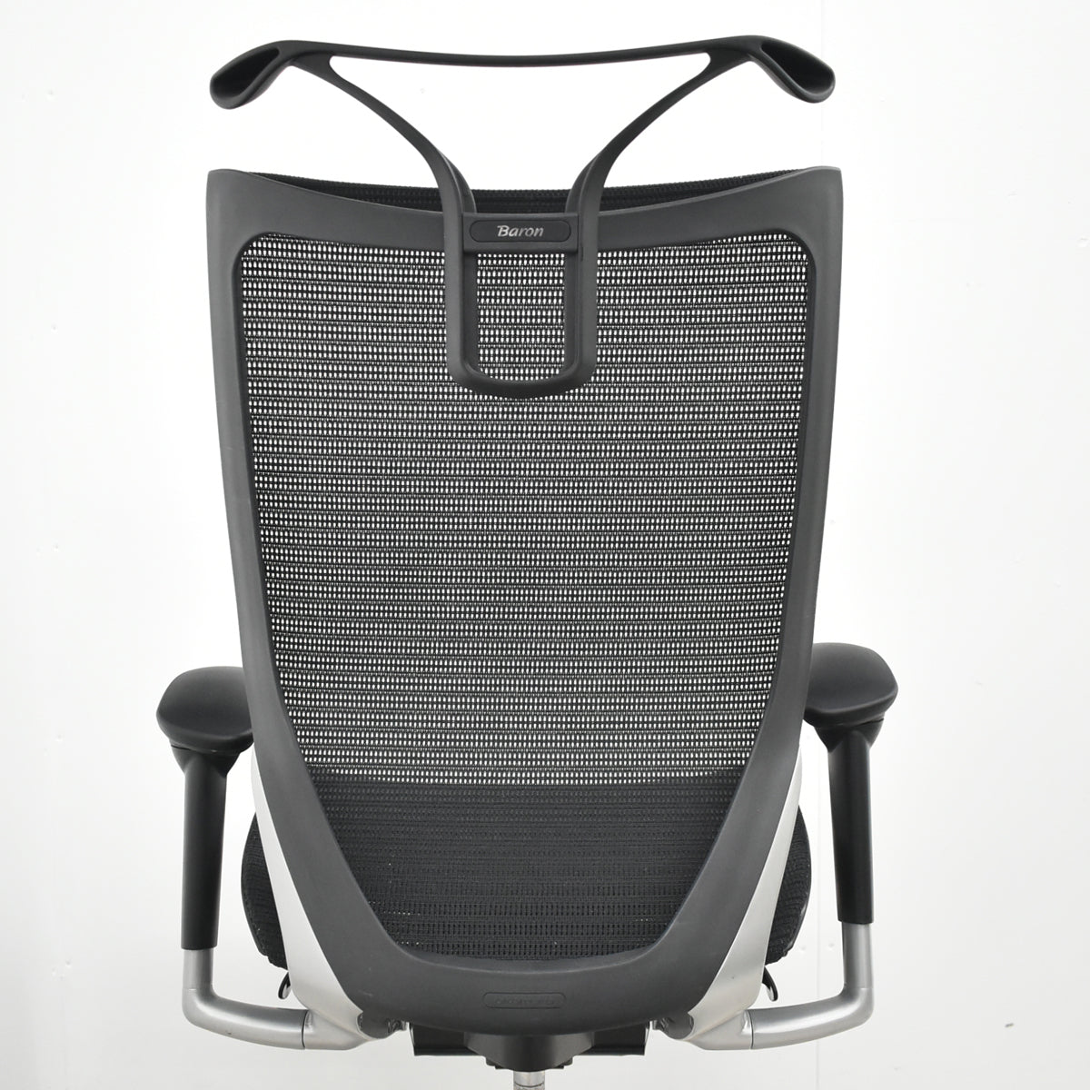 【中古】オカムラ　バロン　ハイバック　可動肘　ハンガー　シルバー脚　ブラック　肘パッド新品交換済　2025121006【中古オフィス家具】