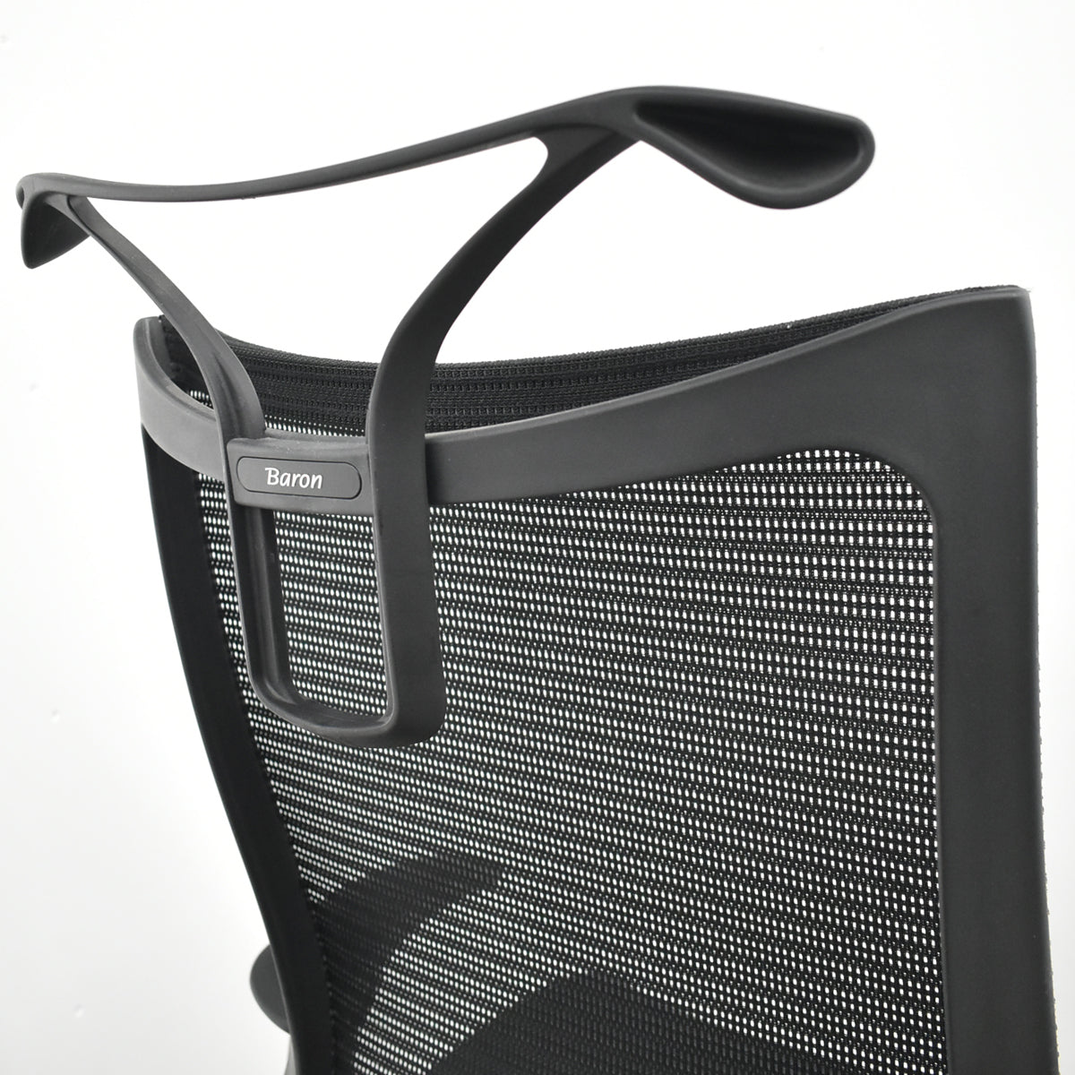 【中古】オカムラ　バロン　ハイバック　可動肘　ハンガー　シルバー脚　ブラック　肘パッド新品交換済　2025121006【中古オフィス家具】