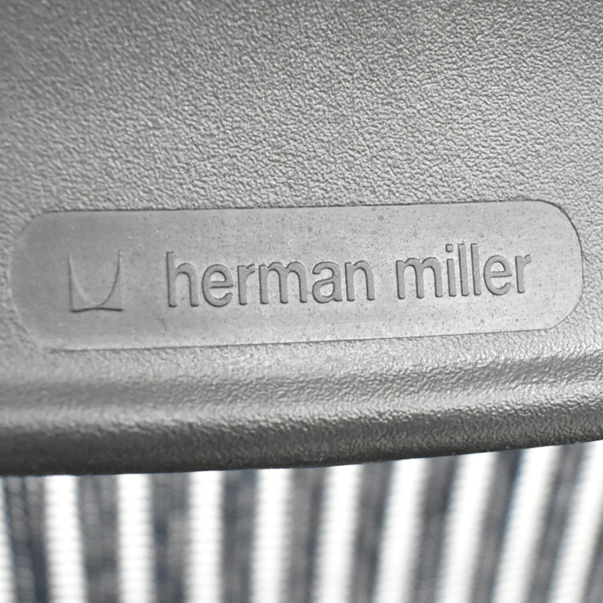 【中古】ハーマンミラー　アーロンチェア　スタンダード　Ｂサイズ　ランバーサポート　昇降ガス新品交換済　ネイビー　2025121007【中古オフィス家具】