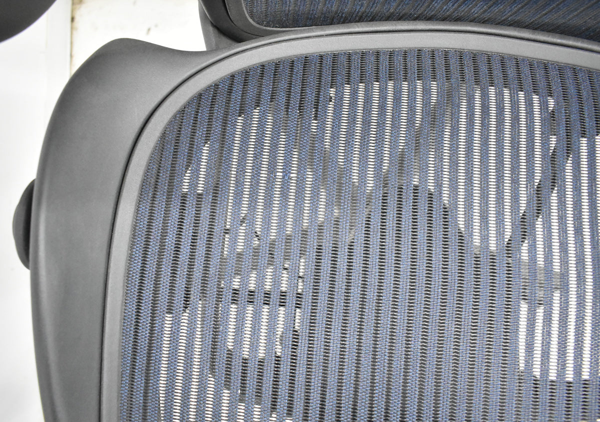 【中古】ハーマンミラー　アーロンチェア　スタンダード　Ｂサイズ　ランバーサポート　昇降ガス新品交換済　ネイビー　2025121007【中古オフィス家具】