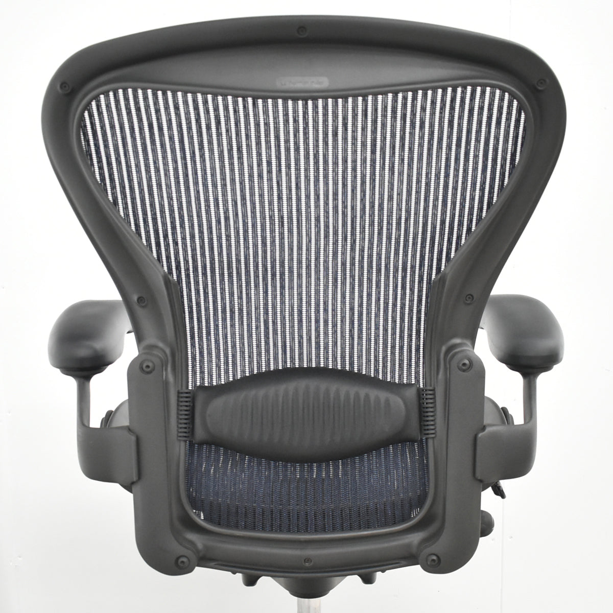 【中古】ハーマンミラー　アーロンチェア　スタンダード　Ｂサイズ　ランバーサポート　昇降ガス新品交換済　ネイビー　2025121007【中古オフィス家具】