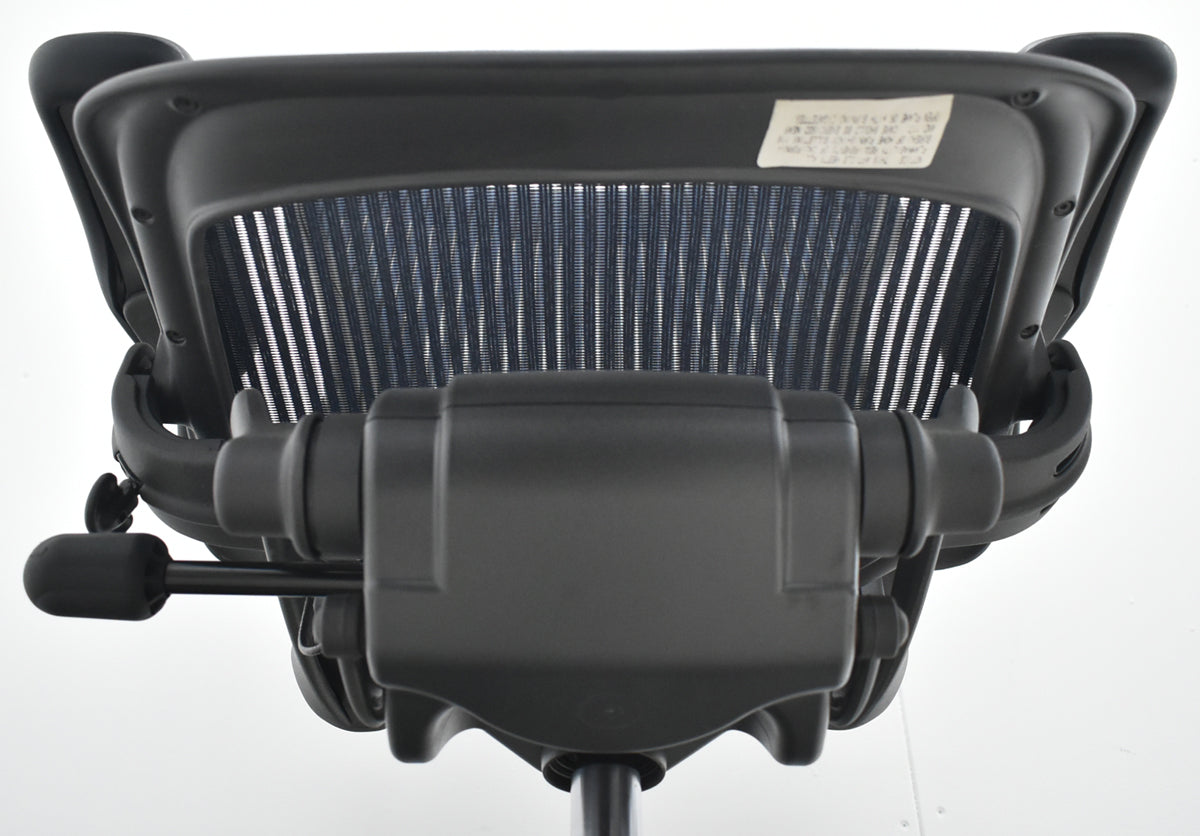 【中古】ハーマンミラー　アーロンチェア　スタンダード　Ｂサイズ　ランバーサポート　昇降ガス新品交換済　ネイビー　2025121007【中古オフィス家具】