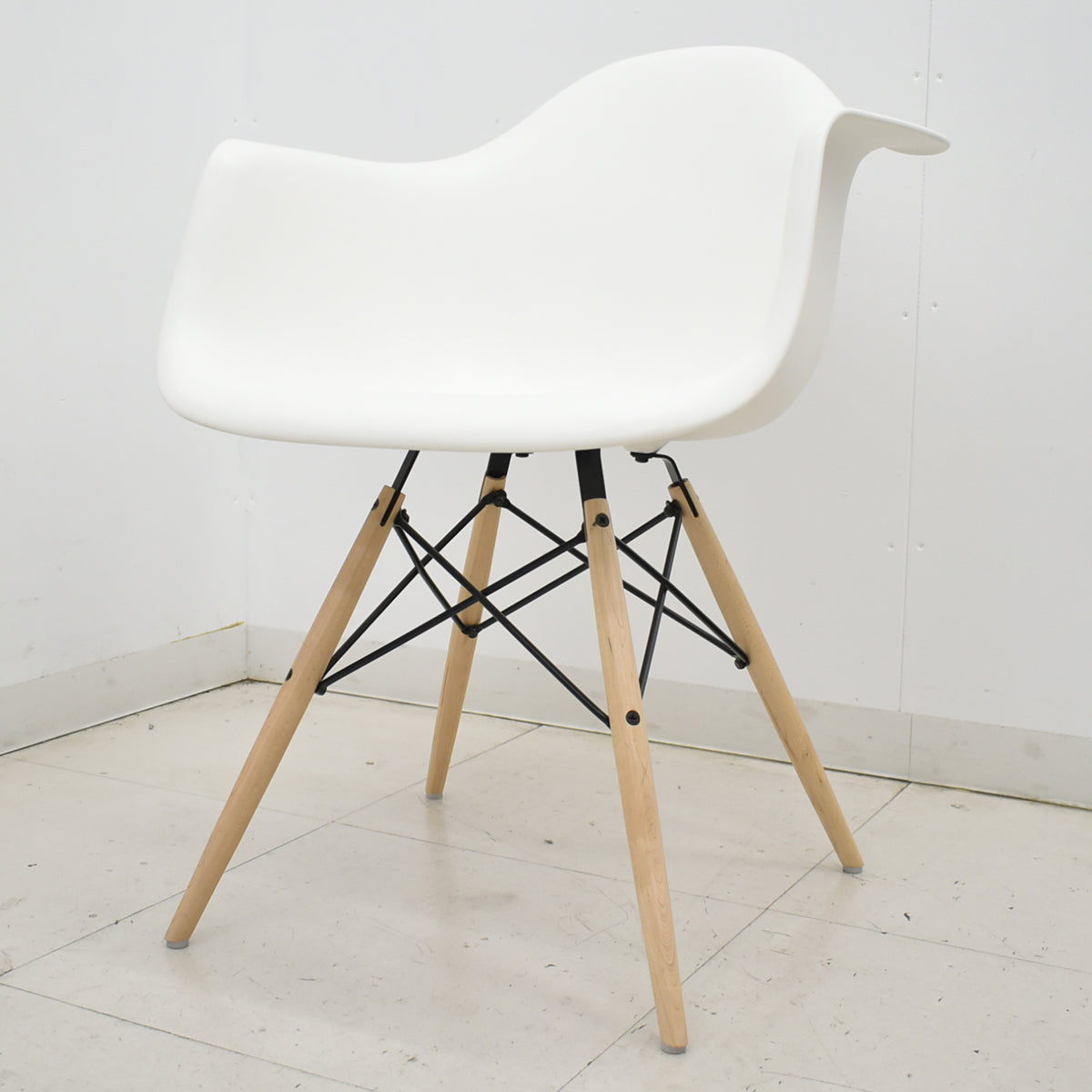 中古】ハーマンミラー イームズシェルアームチェア DAW ウッドベース