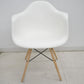 【中古】ハーマンミラー　イームズシェルアームチェア　DAW　ウッドベース　ホワイト　2025121101【中古オフィス家具】