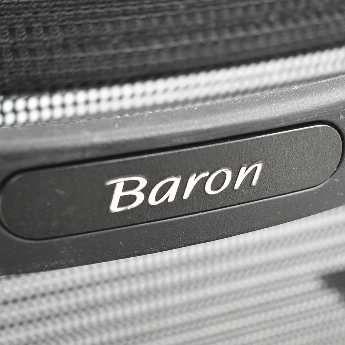 【中古】オカムラ　バロン　ハイバック　固定肘　ポリッシュ　肘パッド新品交換済　ブラック　2025121102【中古オフィス家具】