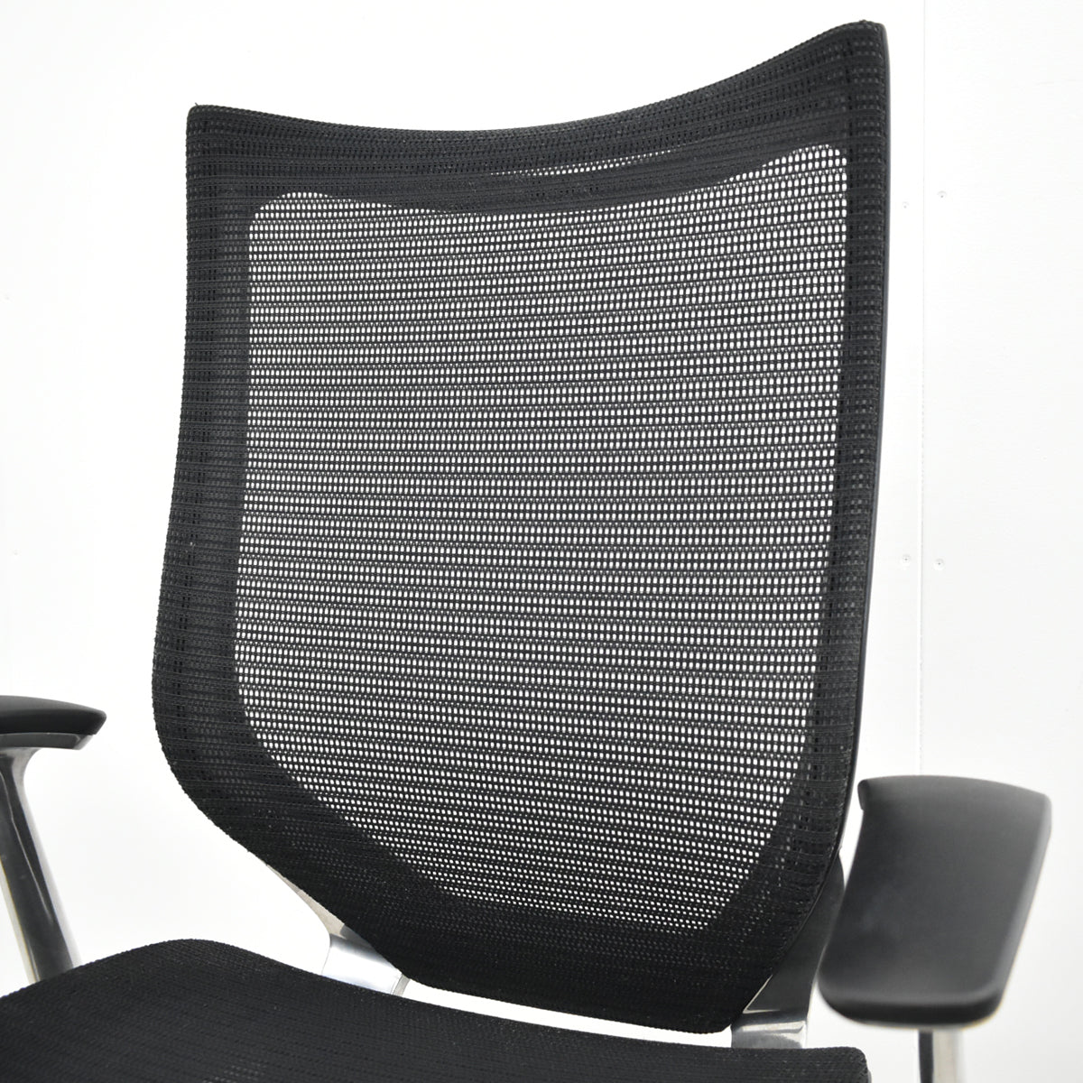 【中古】オカムラ　バロン　ハイバック　固定肘　ポリッシュ　肘パッド新品交換済　ブラック　2025121102【中古オフィス家具】