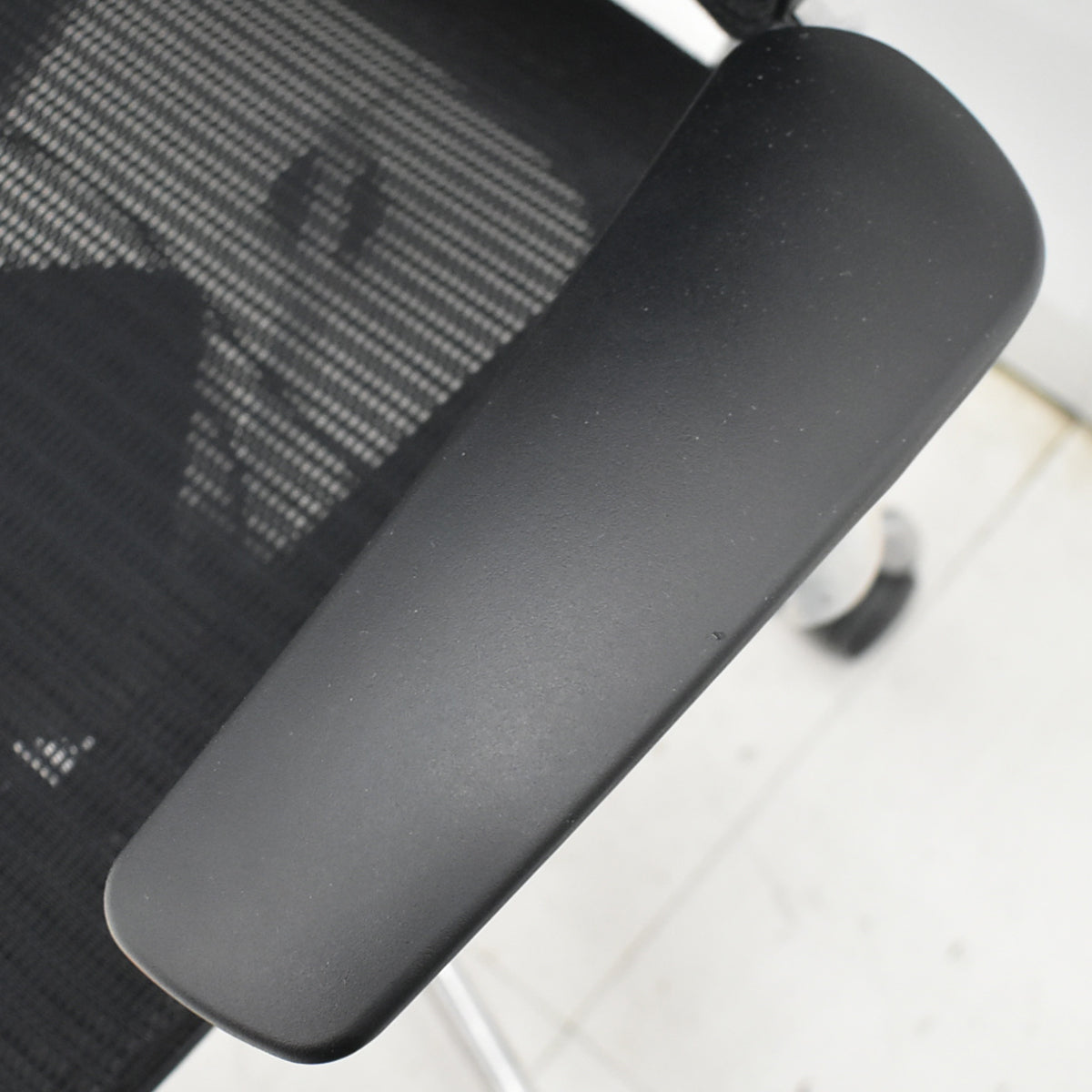 【中古】オカムラ　バロン　ハイバック　固定肘　ポリッシュ　肘パッド新品交換済　ブラック　2025121102【中古オフィス家具】