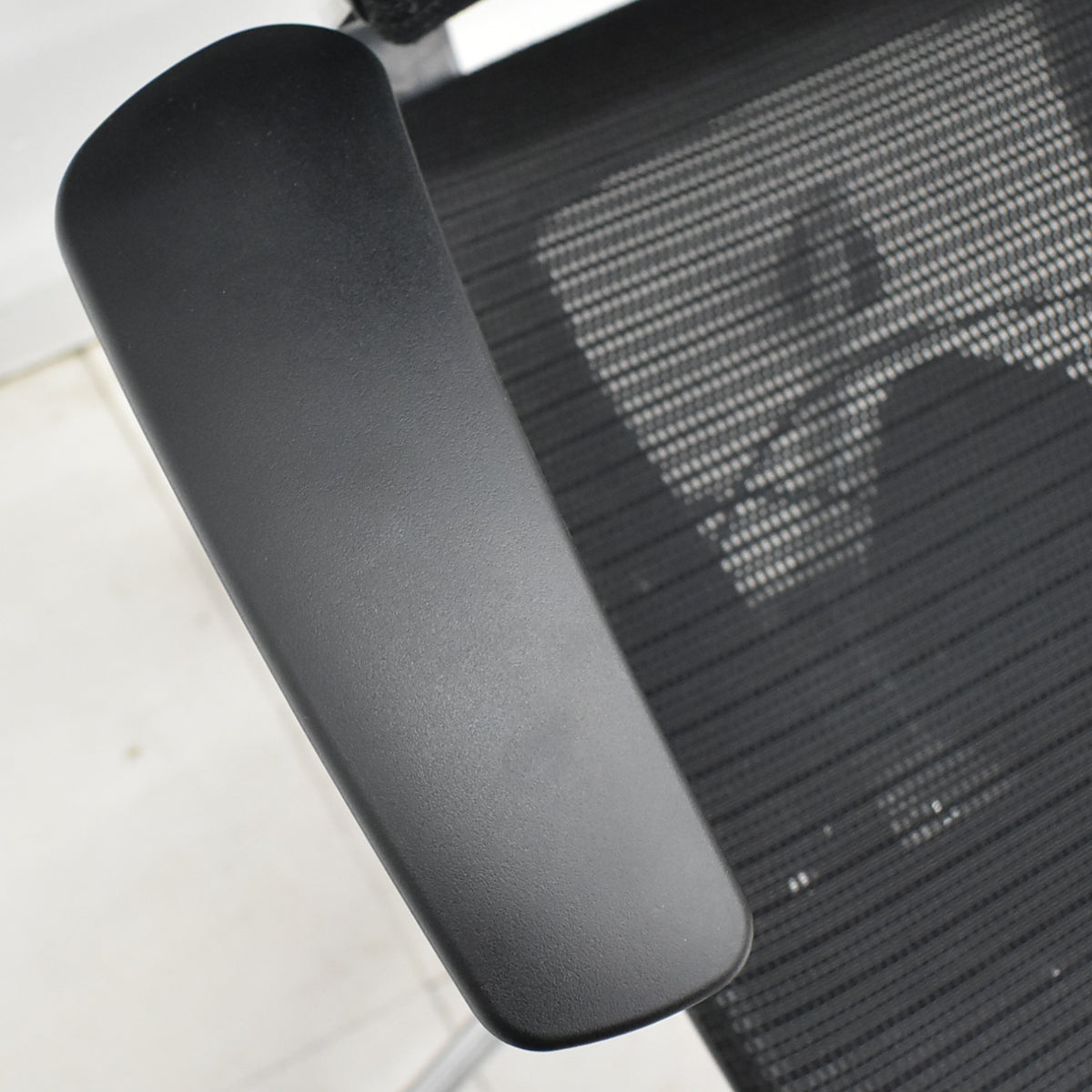 【中古】オカムラ　バロン　ハイバック　固定肘　ポリッシュ　肘パッド新品交換済　ブラック　2025121102【中古オフィス家具】