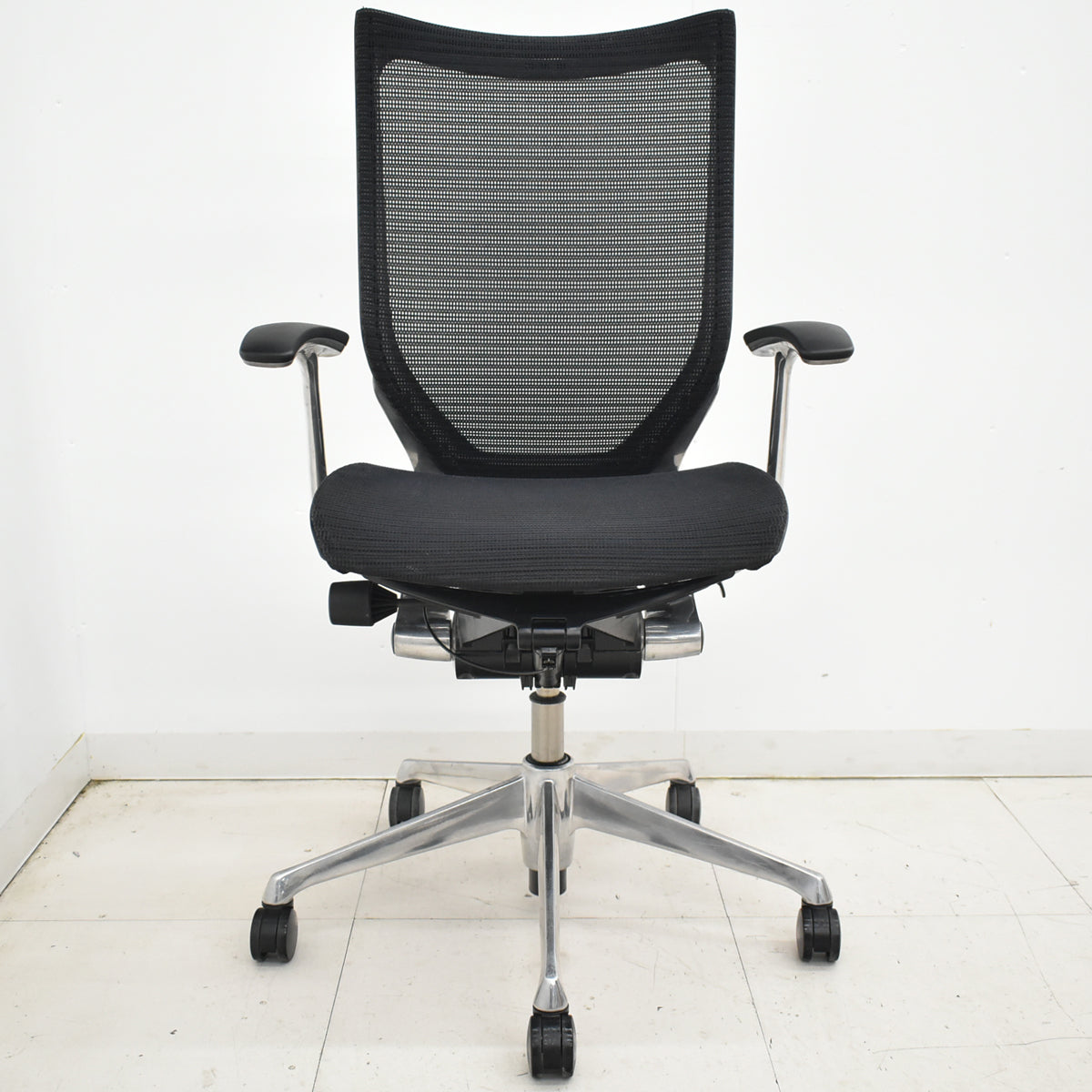 【中古】オカムラ　バロン　ハイバック　固定肘　ポリッシュ　肘パッド新品交換済　ブラック　2025121102【中古オフィス家具】