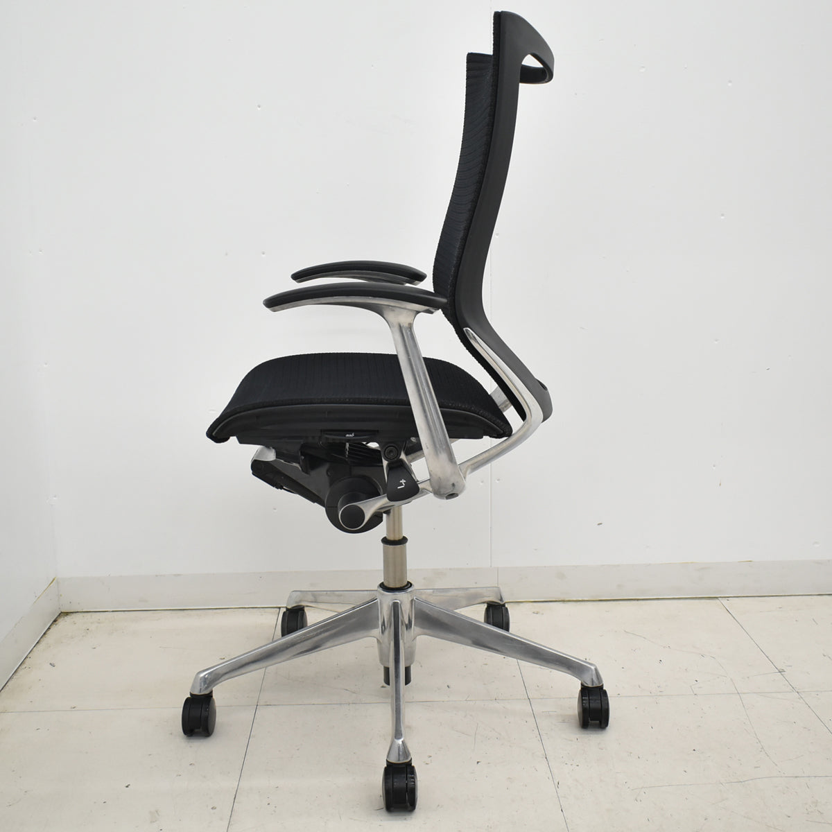 【中古】オカムラ　バロン　ハイバック　固定肘　ポリッシュ　肘パッド新品交換済　ブラック　2025121102【中古オフィス家具】