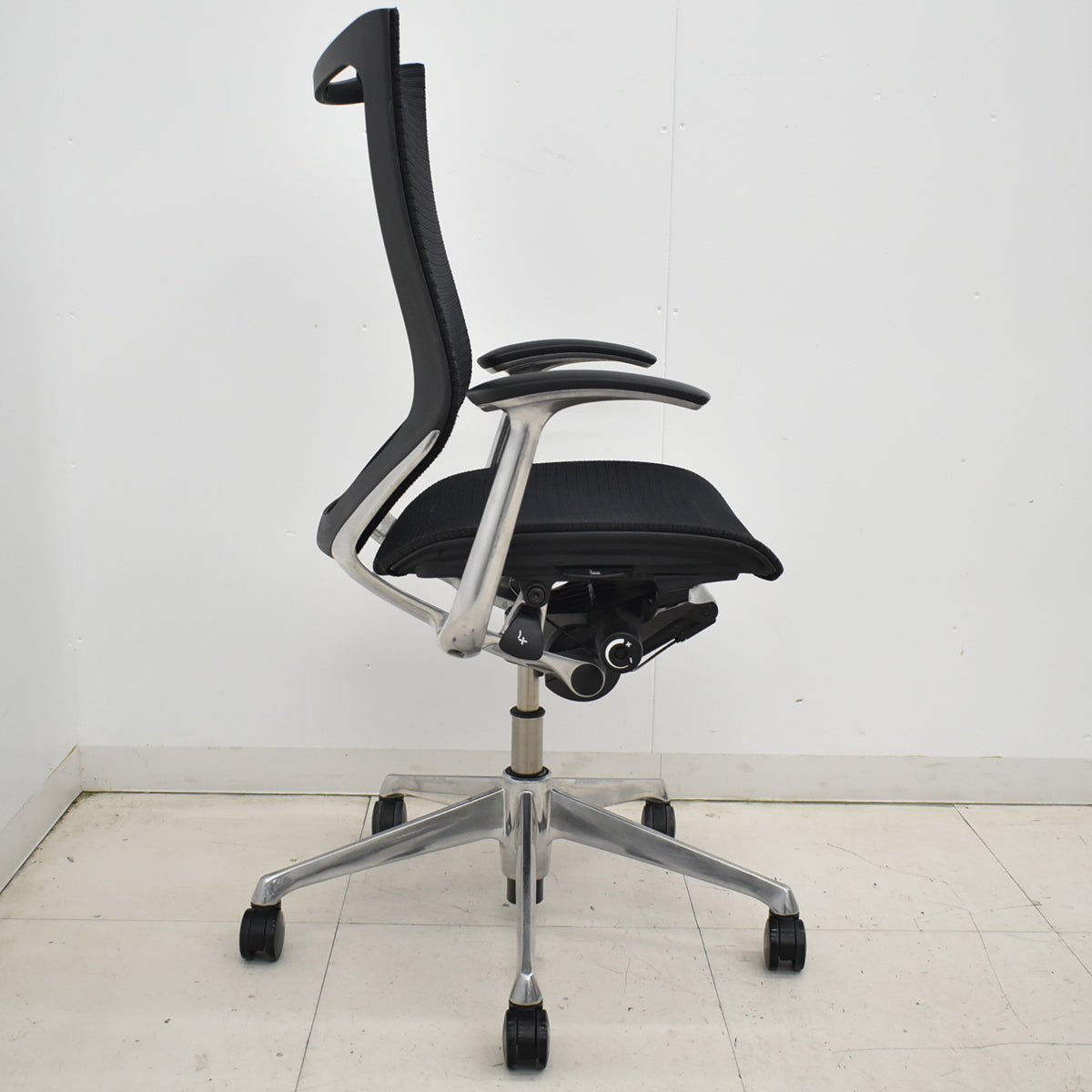 【中古】オカムラ　バロン　ハイバック　固定肘　ポリッシュ　肘パッド新品交換済　ブラック　2025121102【中古オフィス家具】