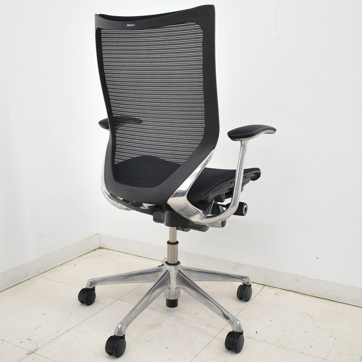 【中古】オカムラ　バロン　ハイバック　固定肘　ポリッシュ　肘パッド新品交換済　ブラック　2025121102【中古オフィス家具】