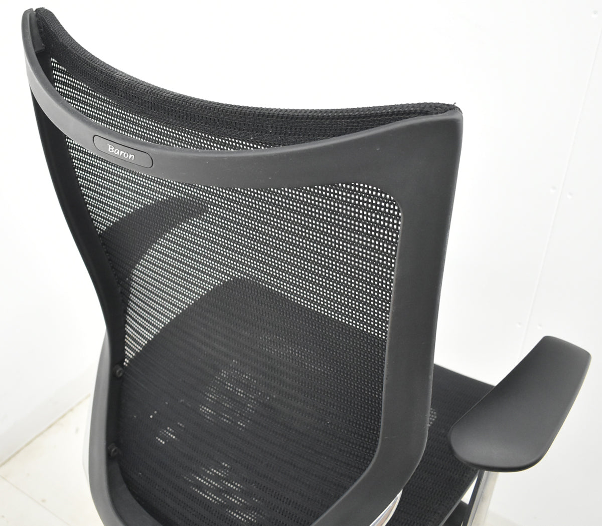 【中古】オカムラ　バロン　ハイバック　固定肘　ポリッシュ　肘パッド新品交換済　ブラック　2025121102【中古オフィス家具】