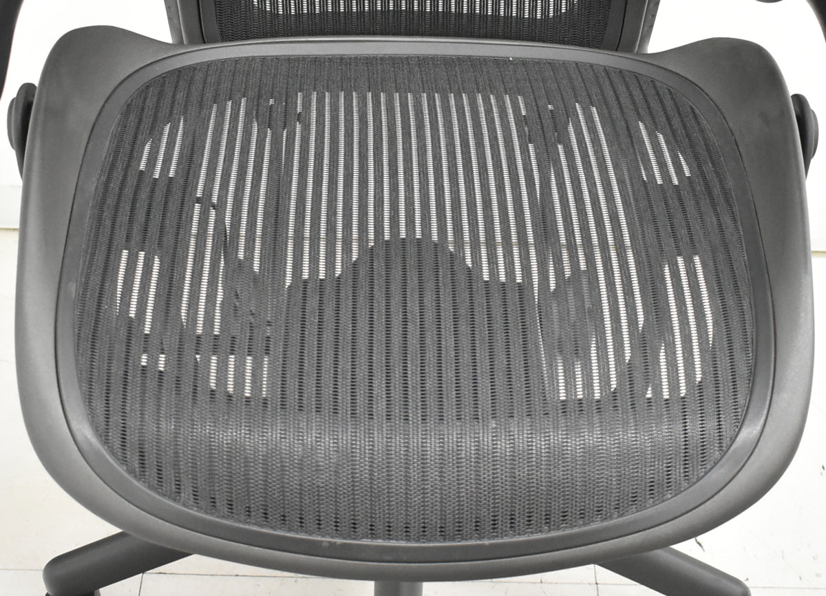 【中古】ハーマンミラー　アーロンチェア　スタンダード　Ｂサイズ　ランバーサポート　昇降ガス新品交換済　ブラック　2025121103【中古オフィス家具】