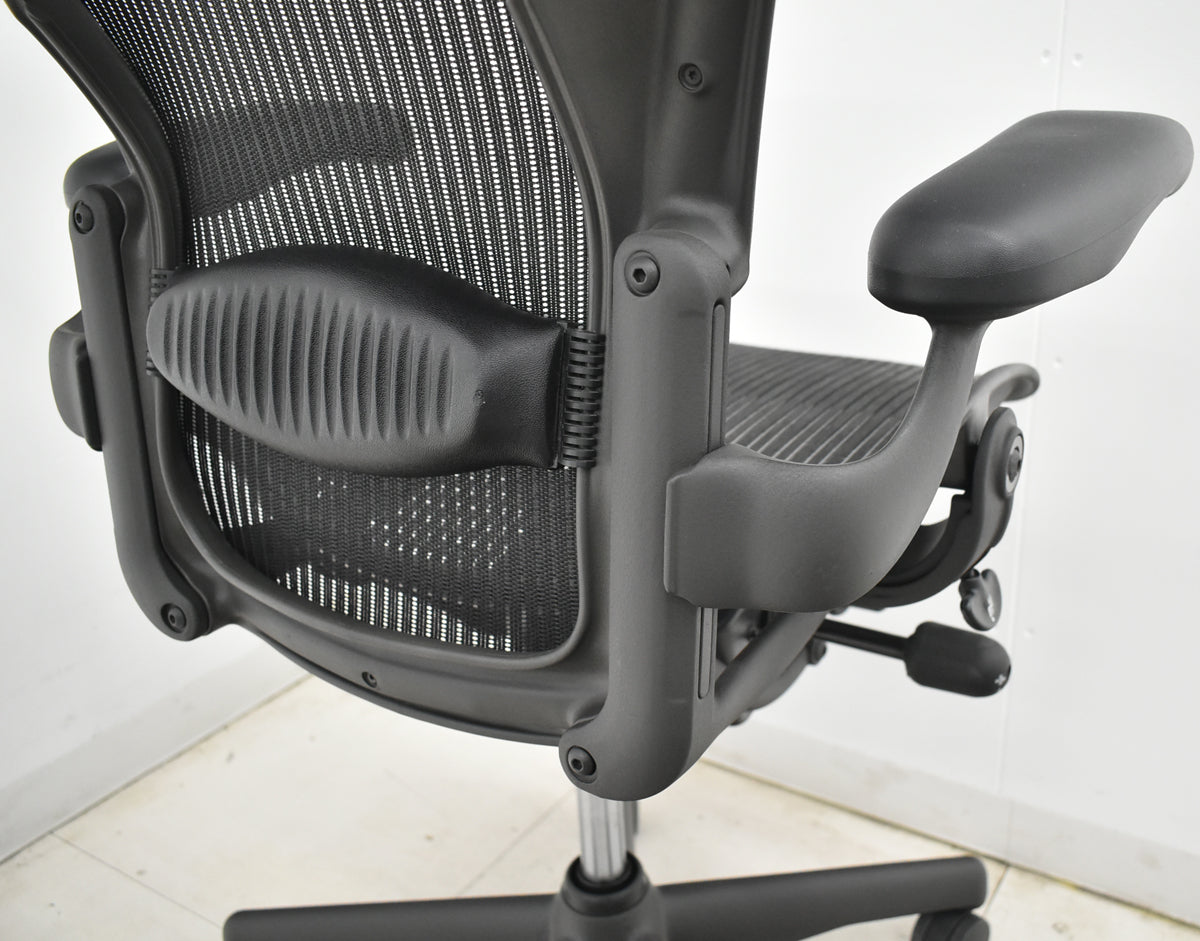 【中古】ハーマンミラー　アーロンチェア　スタンダード　Ｂサイズ　ランバーサポート　昇降ガス新品交換済　ブラック　2025121103【中古オフィス家具】