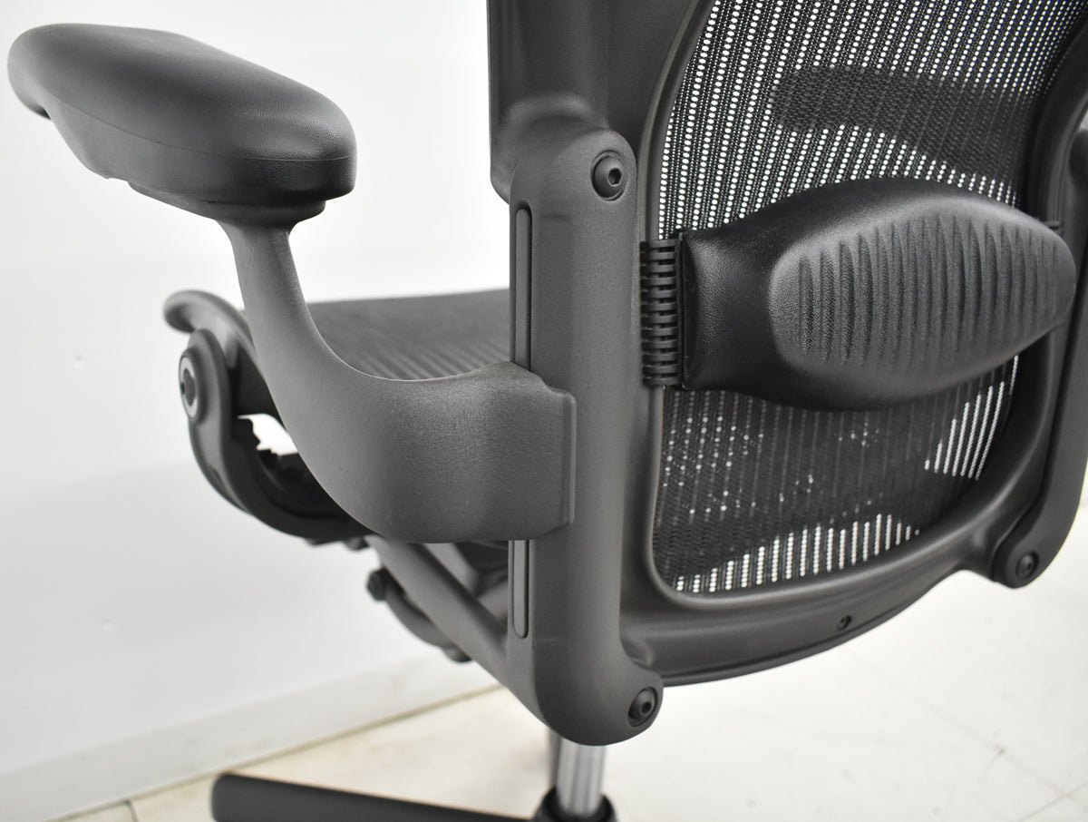 【中古】ハーマンミラー　アーロンチェア　スタンダード　Ｂサイズ　ランバーサポート　昇降ガス新品交換済　ブラック　2025121103【中古オフィス家具】
