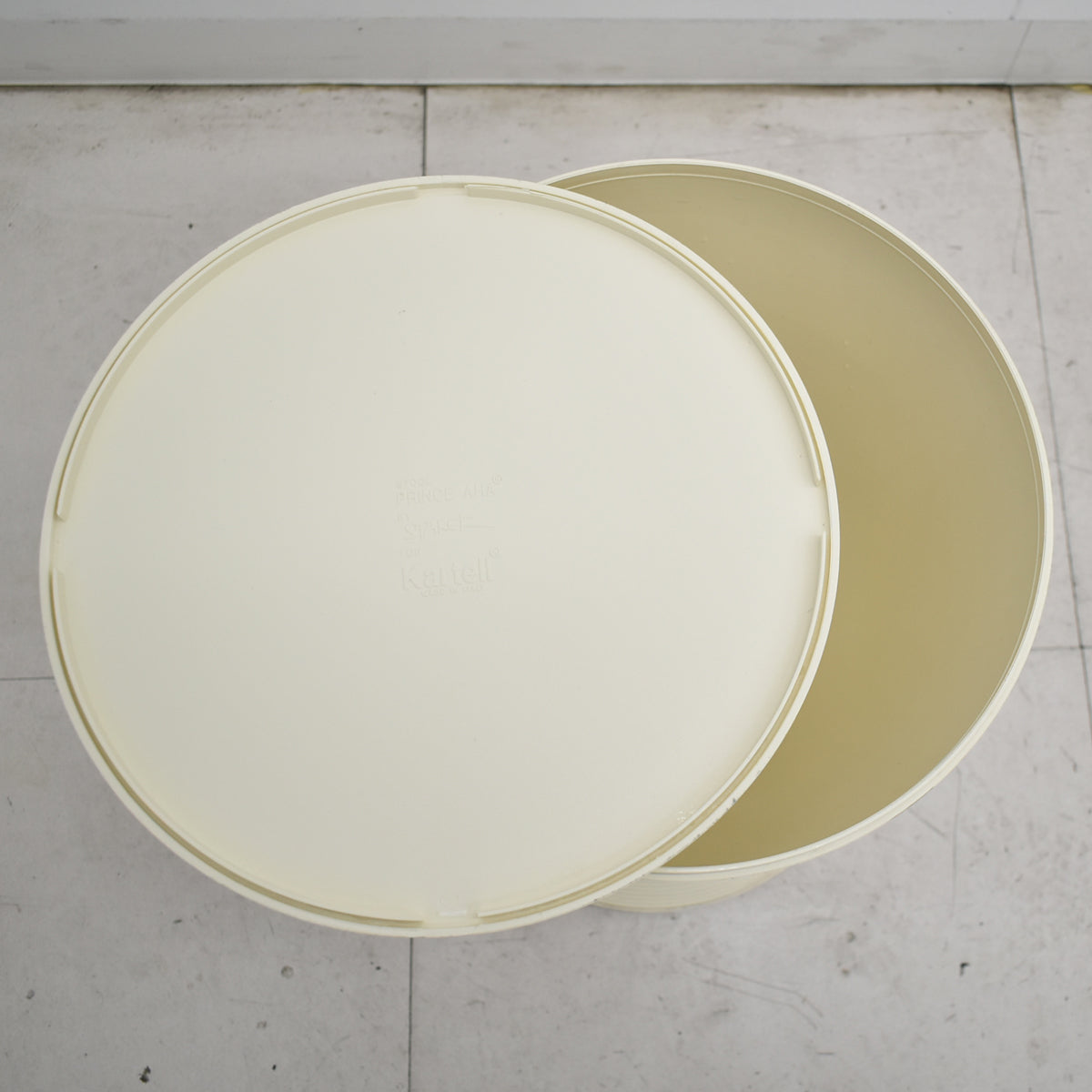 【中古】Kartell プリンスアハ　スツール　高さ430　2025121502 【中古オフィス家具】