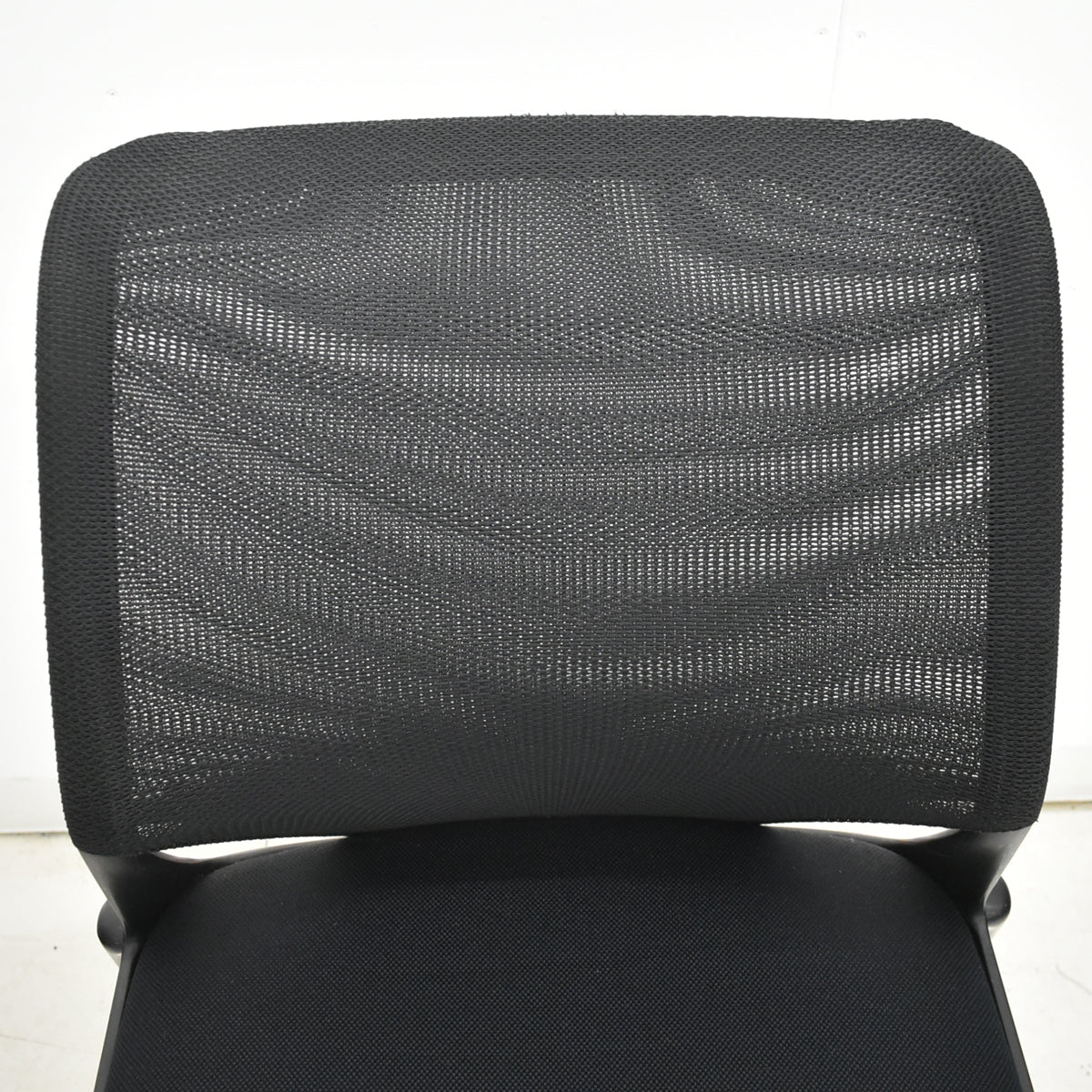 【中古】ヴィトラ　メダスリム　カンファレンスチェア　ブラック 幅522　2025121504【中古オフィス家具】