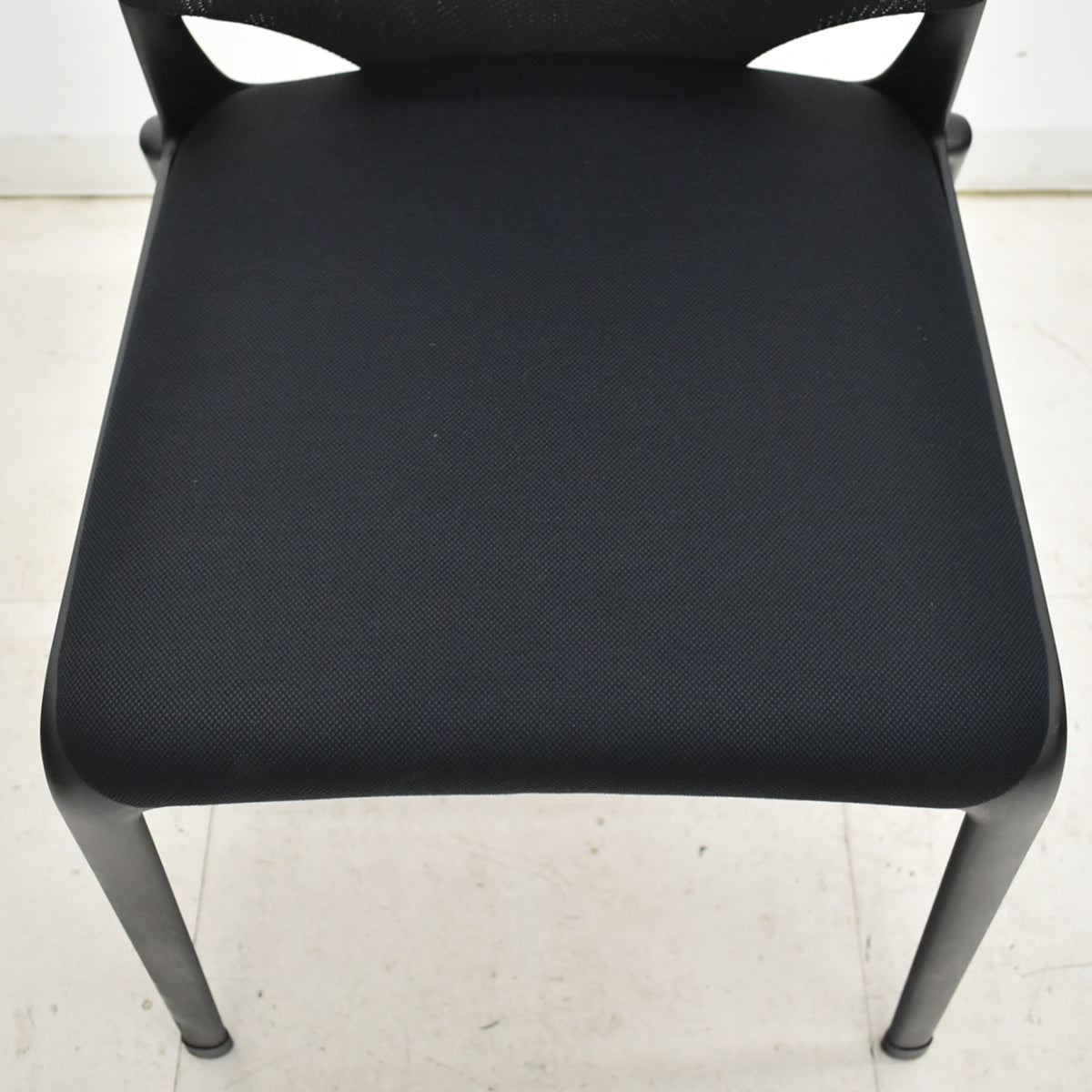 【中古】ヴィトラ　メダスリム　カンファレンスチェア　ブラック 幅522　2025121504【中古オフィス家具】