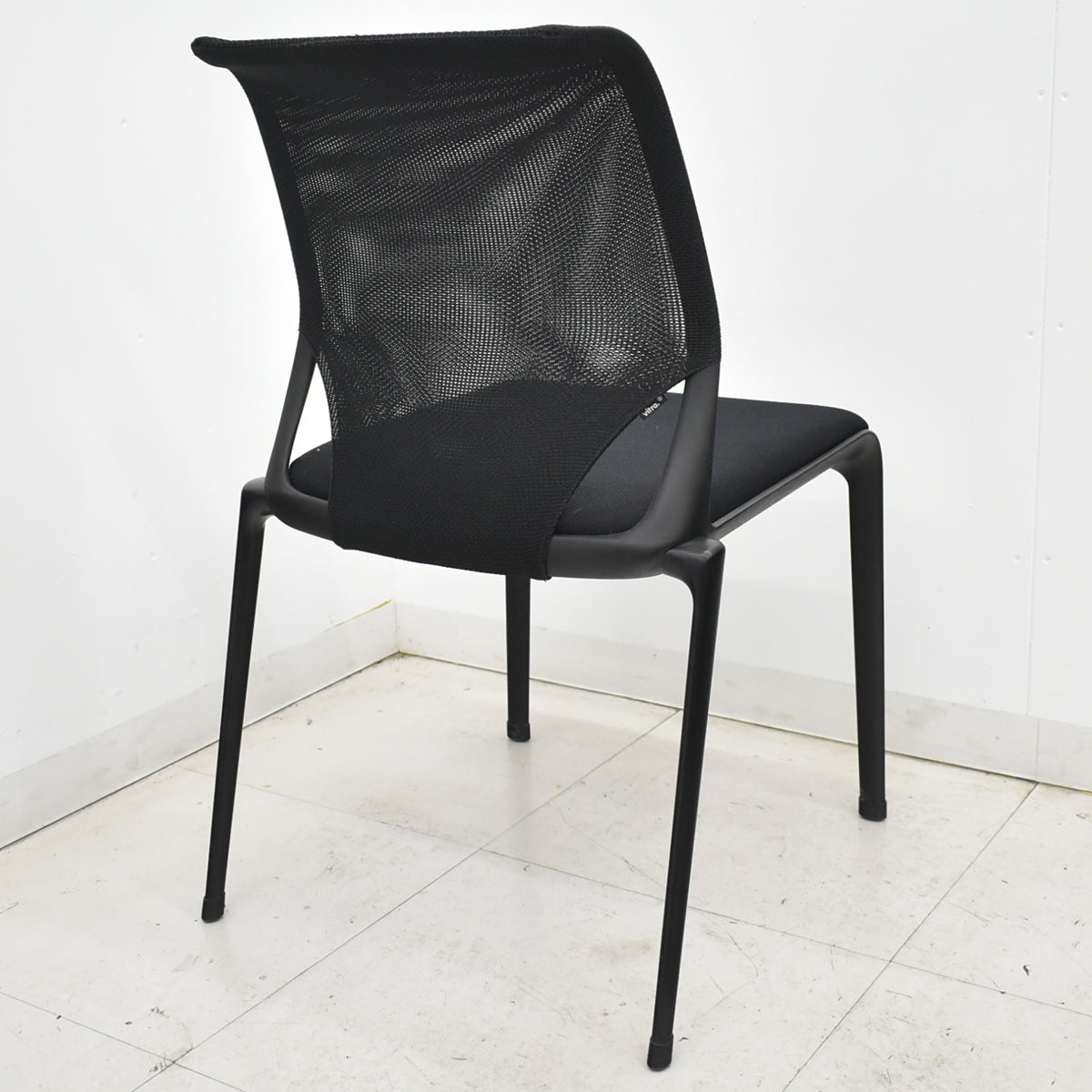 【中古】ヴィトラ　メダスリム　カンファレンスチェア　ブラック 幅522　2025121504【中古オフィス家具】