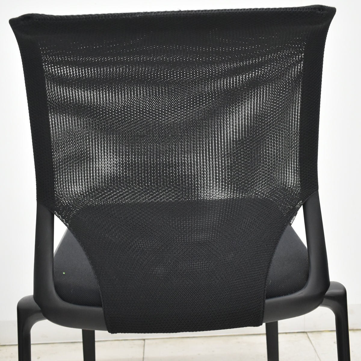 【中古】ヴィトラ　メダスリム　カンファレンスチェア　ブラック 幅522　2025121504【中古オフィス家具】