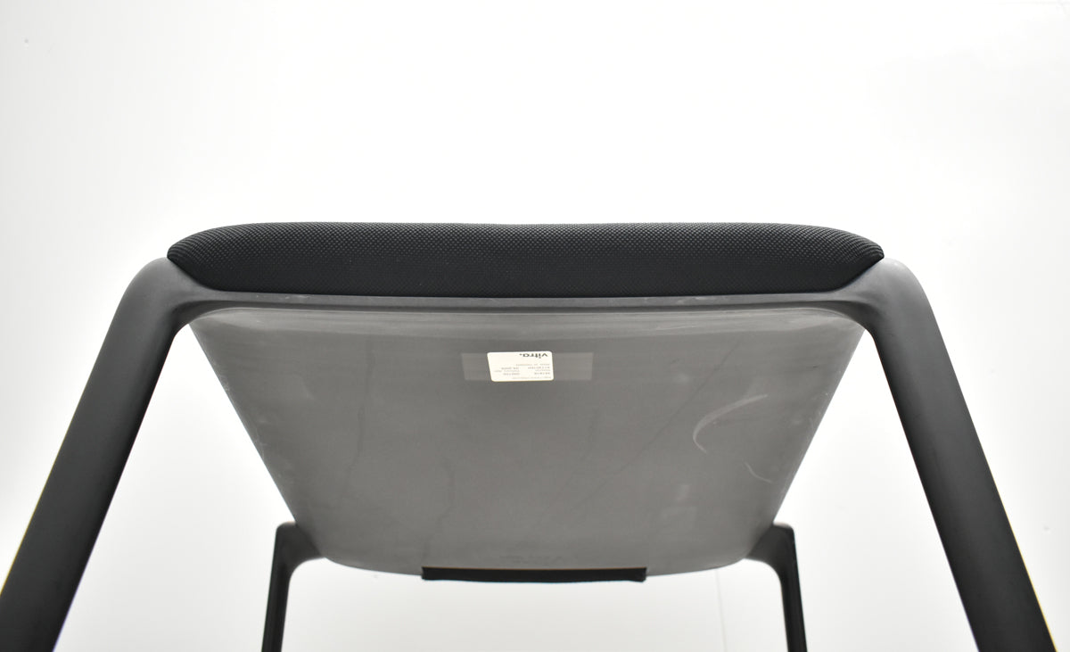 【中古】ヴィトラ　メダスリム　カンファレンスチェア　ブラック 幅522　2025121504【中古オフィス家具】