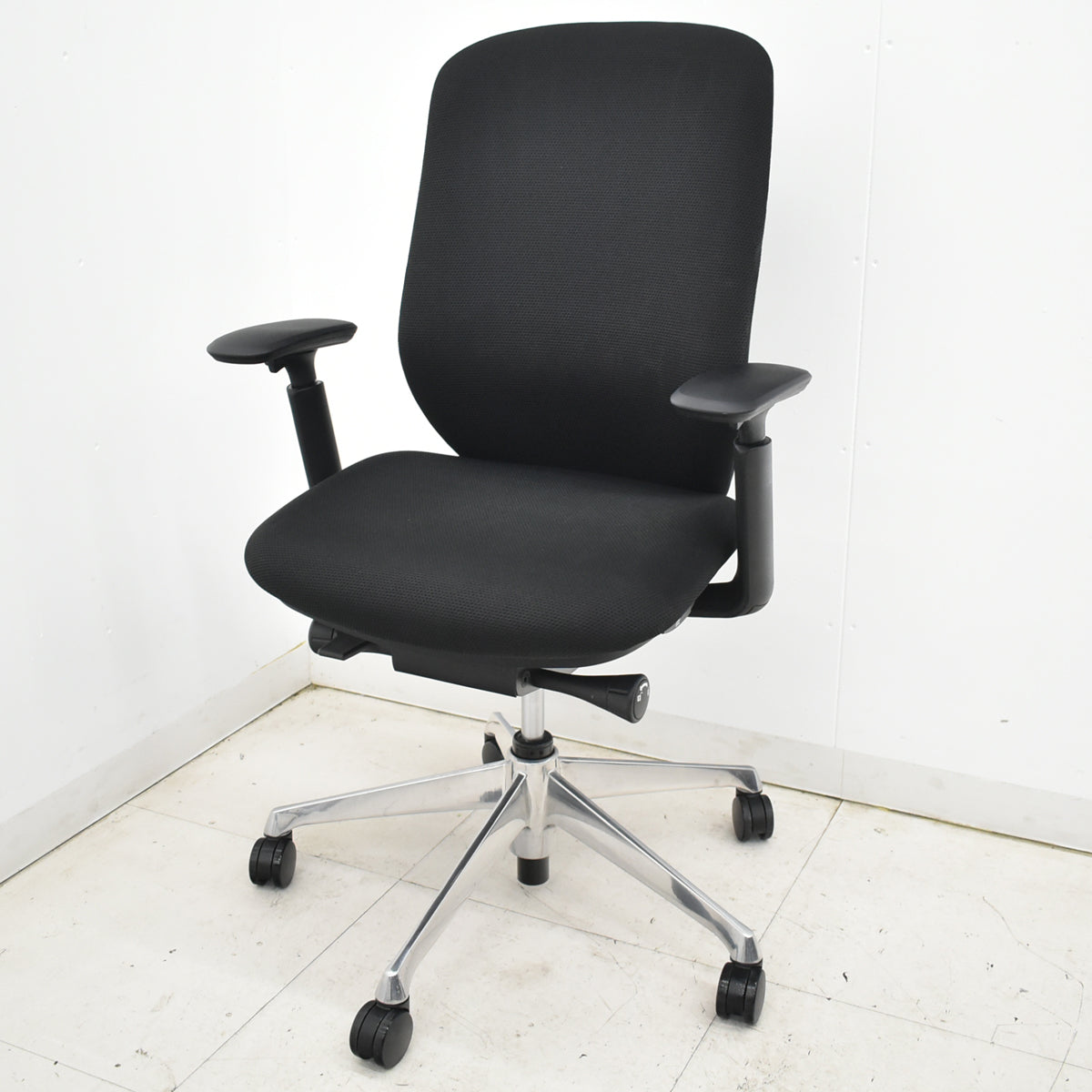 【中古】オカムラ　シルフィー　ハイバック　可動肘　バックカーブアジャスト　前傾機能　ポリッシュ　2025121505【中古オフィス家具】