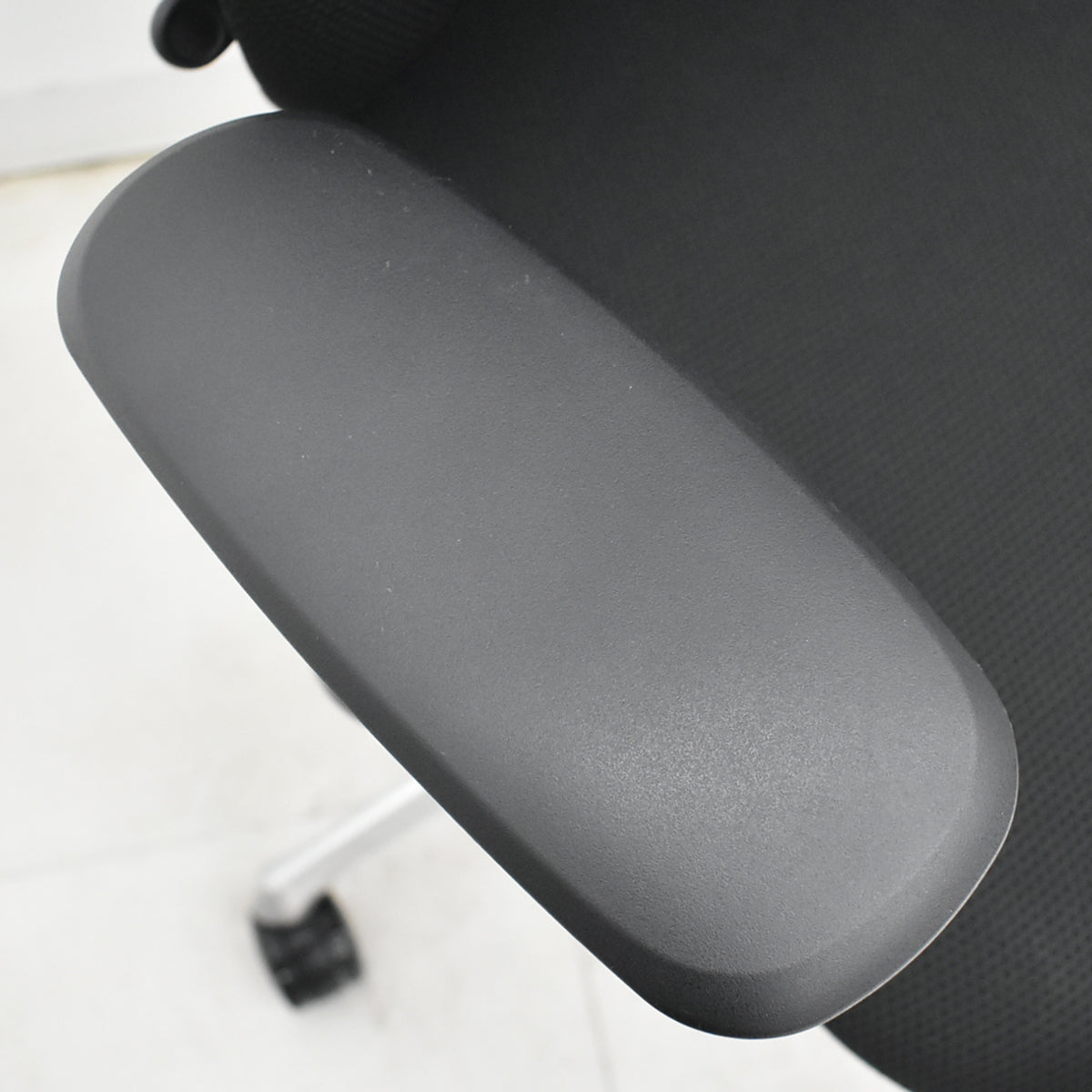 【中古】オカムラ　シルフィー　ハイバック　可動肘　バックカーブアジャスト　前傾機能　ポリッシュ　2025121505【中古オフィス家具】