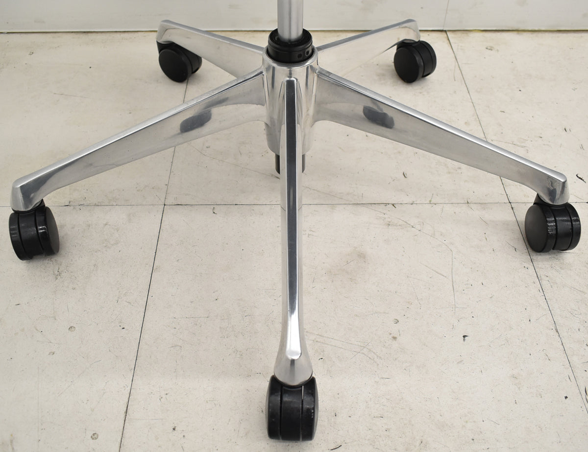 【中古】オカムラ　シルフィー　ハイバック　可動肘　バックカーブアジャスト　前傾機能　ポリッシュ　2025121505【中古オフィス家具】