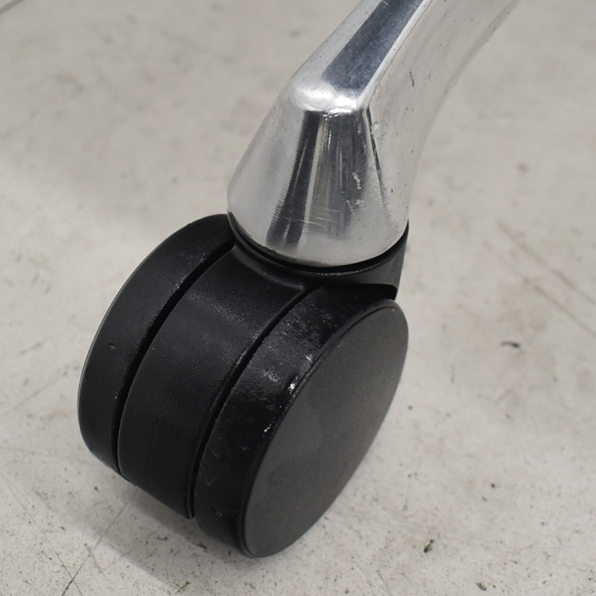 【中古】オカムラ　シルフィー　ハイバック　可動肘　バックカーブアジャスト　前傾機能　ポリッシュ　2025121505【中古オフィス家具】