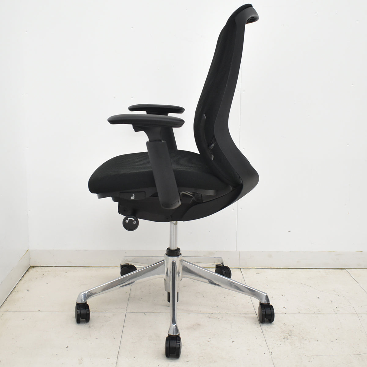 【中古】オカムラ　シルフィー　ハイバック　可動肘　バックカーブアジャスト　前傾機能　ポリッシュ　2025121505【中古オフィス家具】