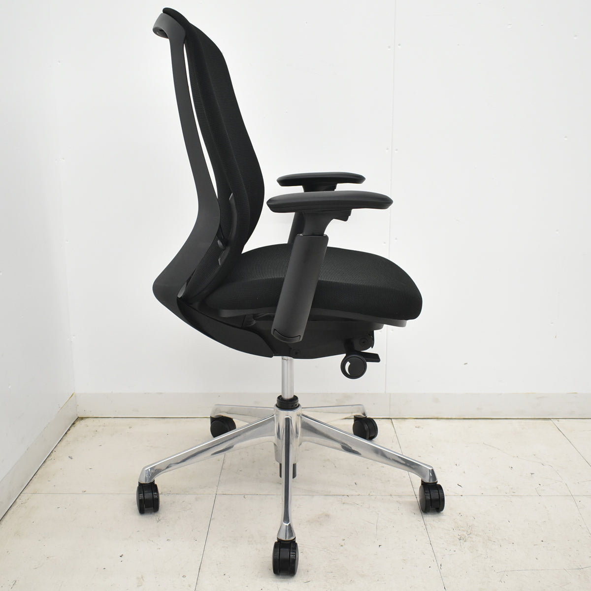 【中古】オカムラ　シルフィー　ハイバック　可動肘　バックカーブアジャスト　前傾機能　ポリッシュ　2025121505【中古オフィス家具】