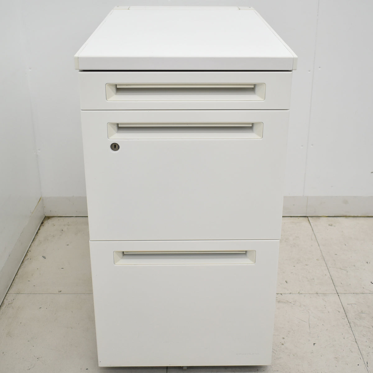 【中古】オカムラ　アドバンスシリーズ　３段脇机　ホワイト　幅400　2025121506【中古オフィス家具】