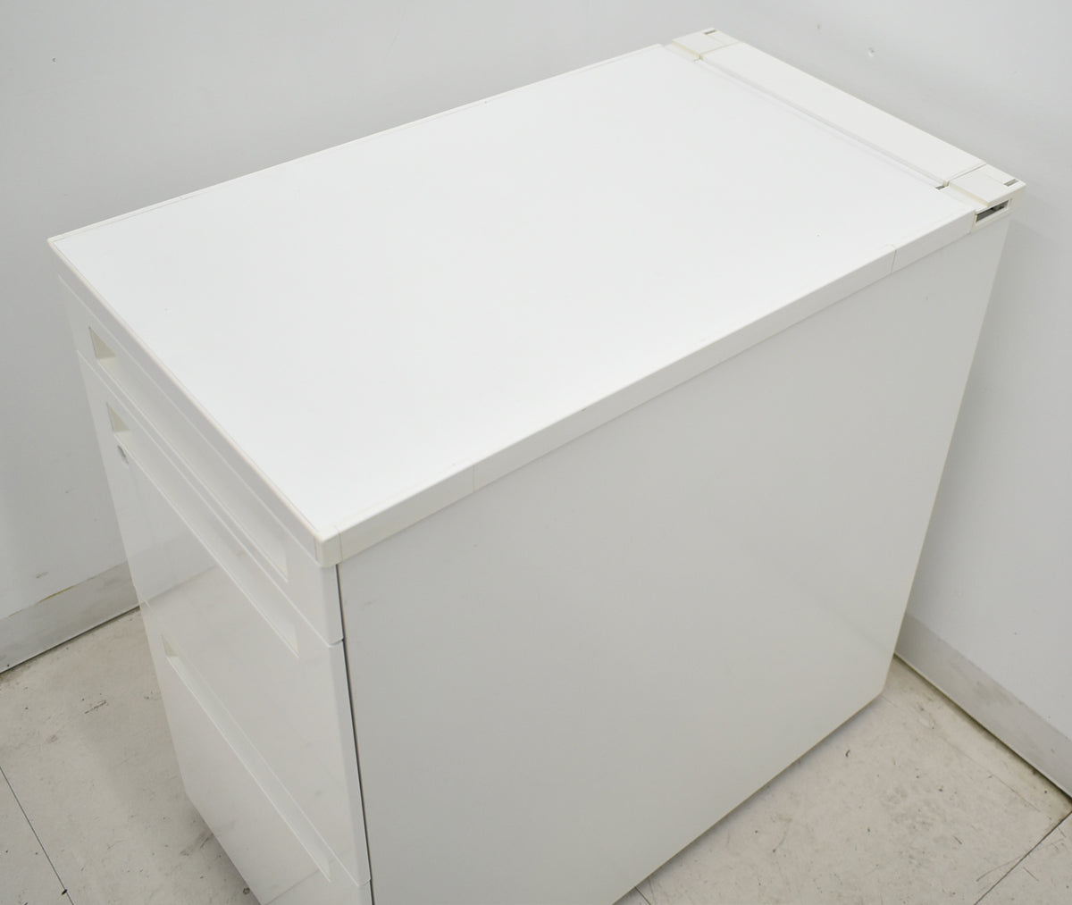 【中古】オカムラ　アドバンスシリーズ　３段脇机　ホワイト　幅400　2025121506【中古オフィス家具】