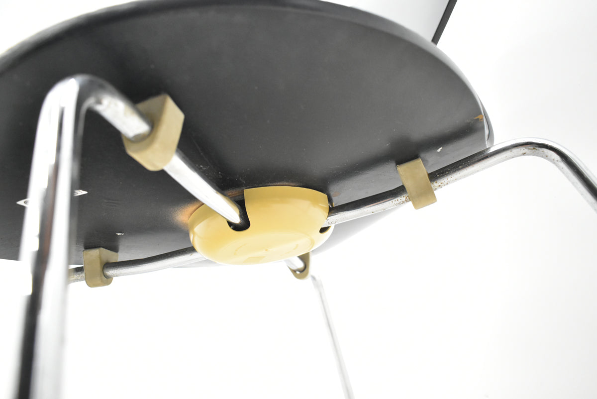 【中古】フリッツハンセン　アントチェア　幅480　ブラック　2025121601【中古オフィス家具】