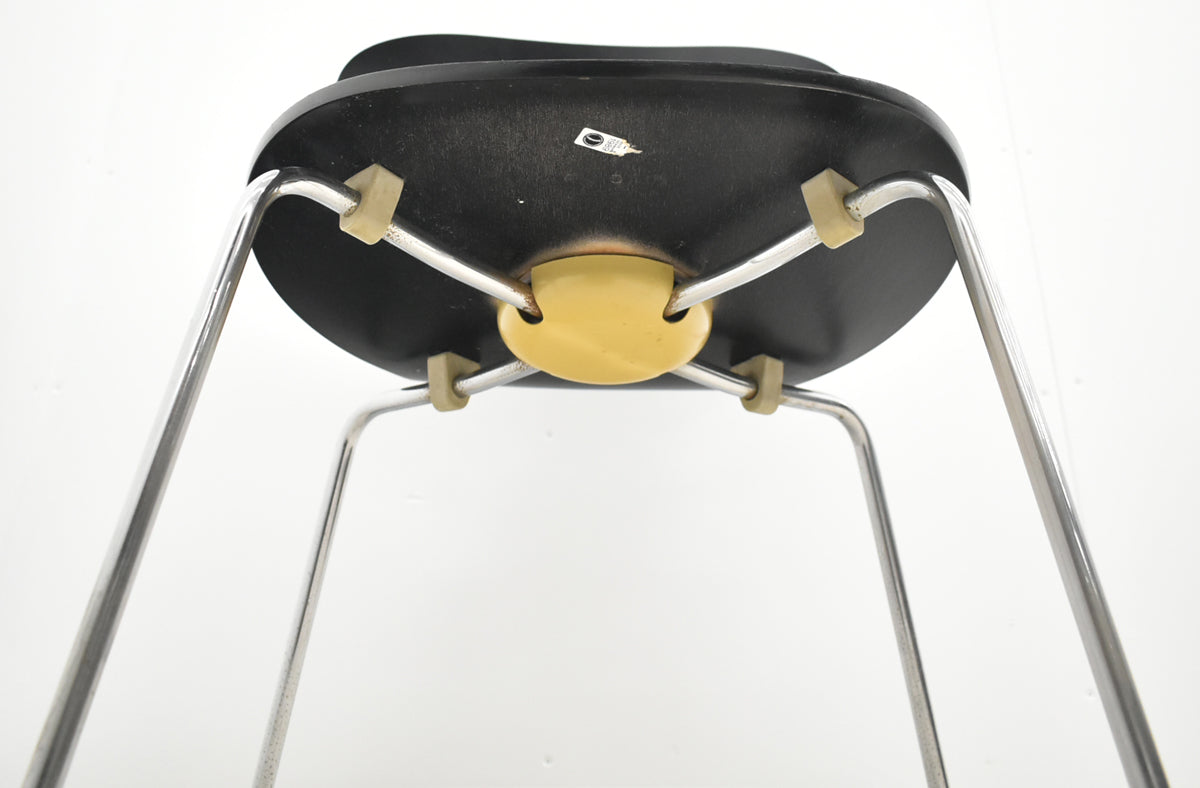 【中古】フリッツハンセン　アントチェア　幅480　ブラック　2025121602【中古オフィス家具】