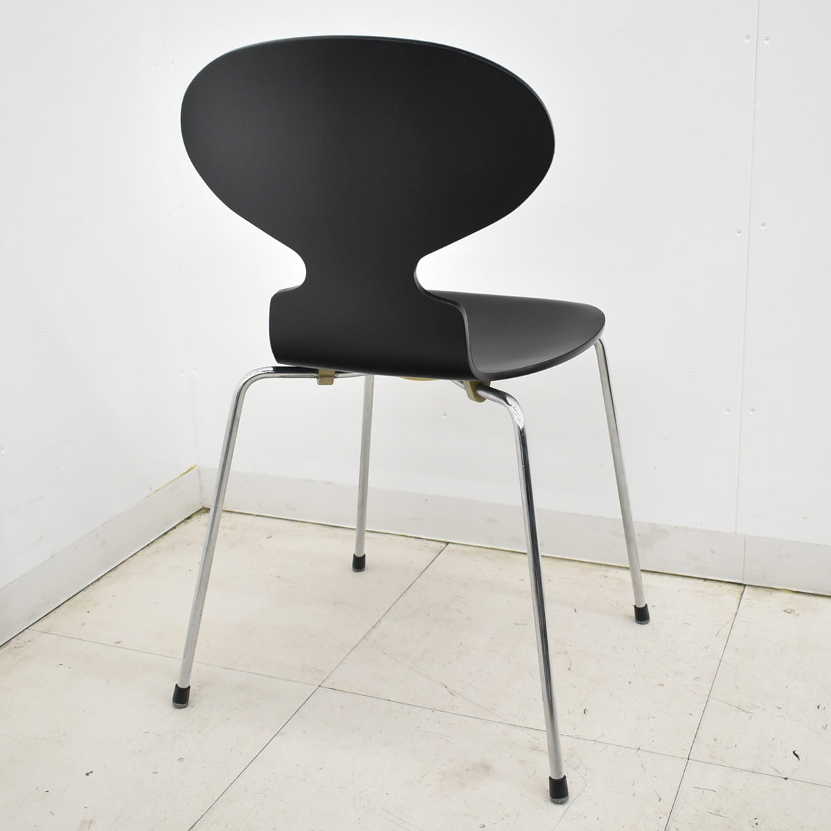 【中古】フリッツハンセン　アントチェア　幅480　ブラック　2025121602【中古オフィス家具】