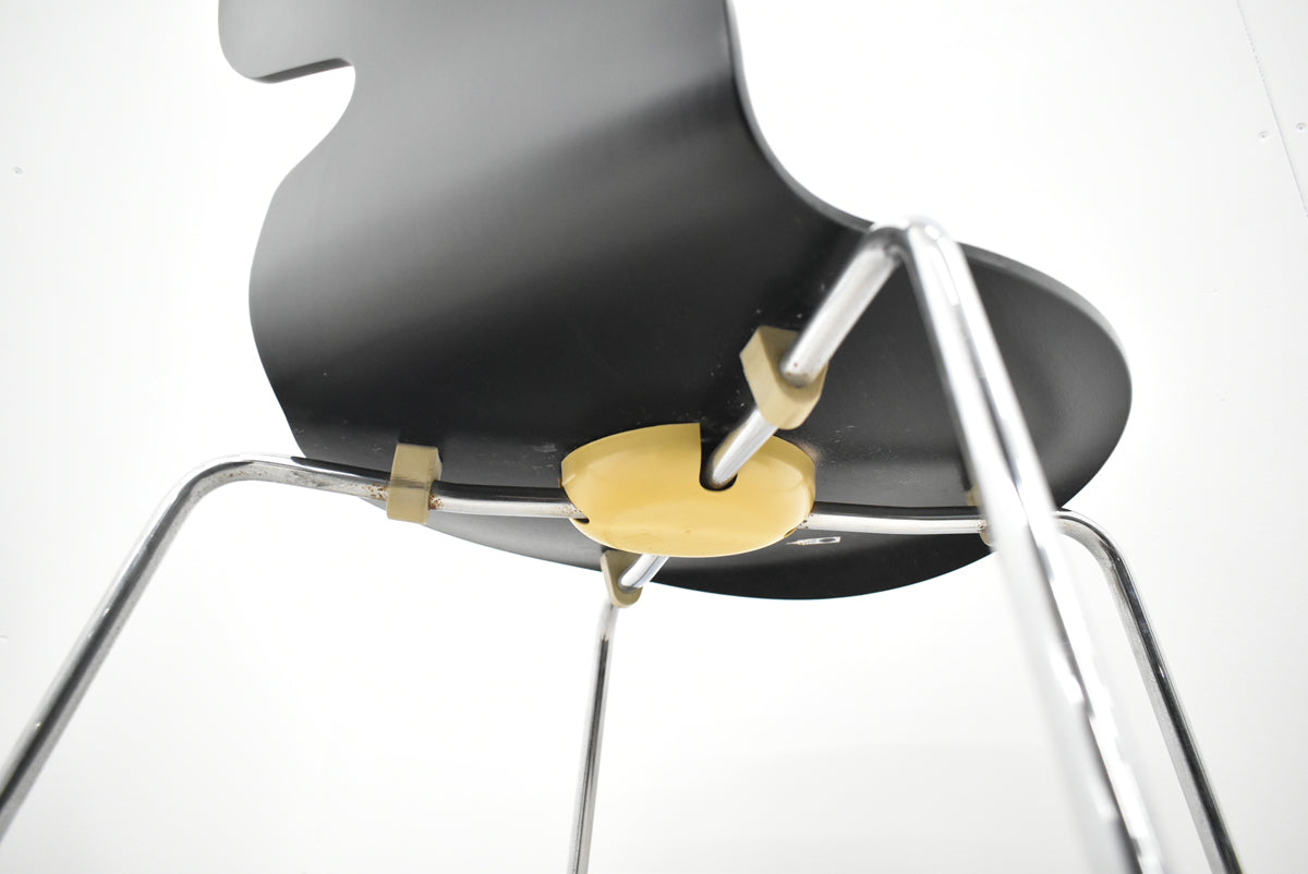 【中古】フリッツハンセン　アントチェア　幅480　ブラック　2025121602【中古オフィス家具】