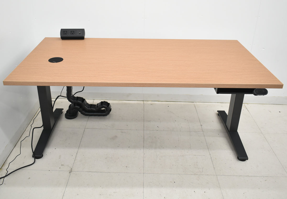 【中古】ハーマンミラー　オーグメントレシオ　電動昇降デスク　ワイヤレス充電器　電源タップ（クランプ式）幅1475　ナチュラル　2025121604【中古オフィス家具】