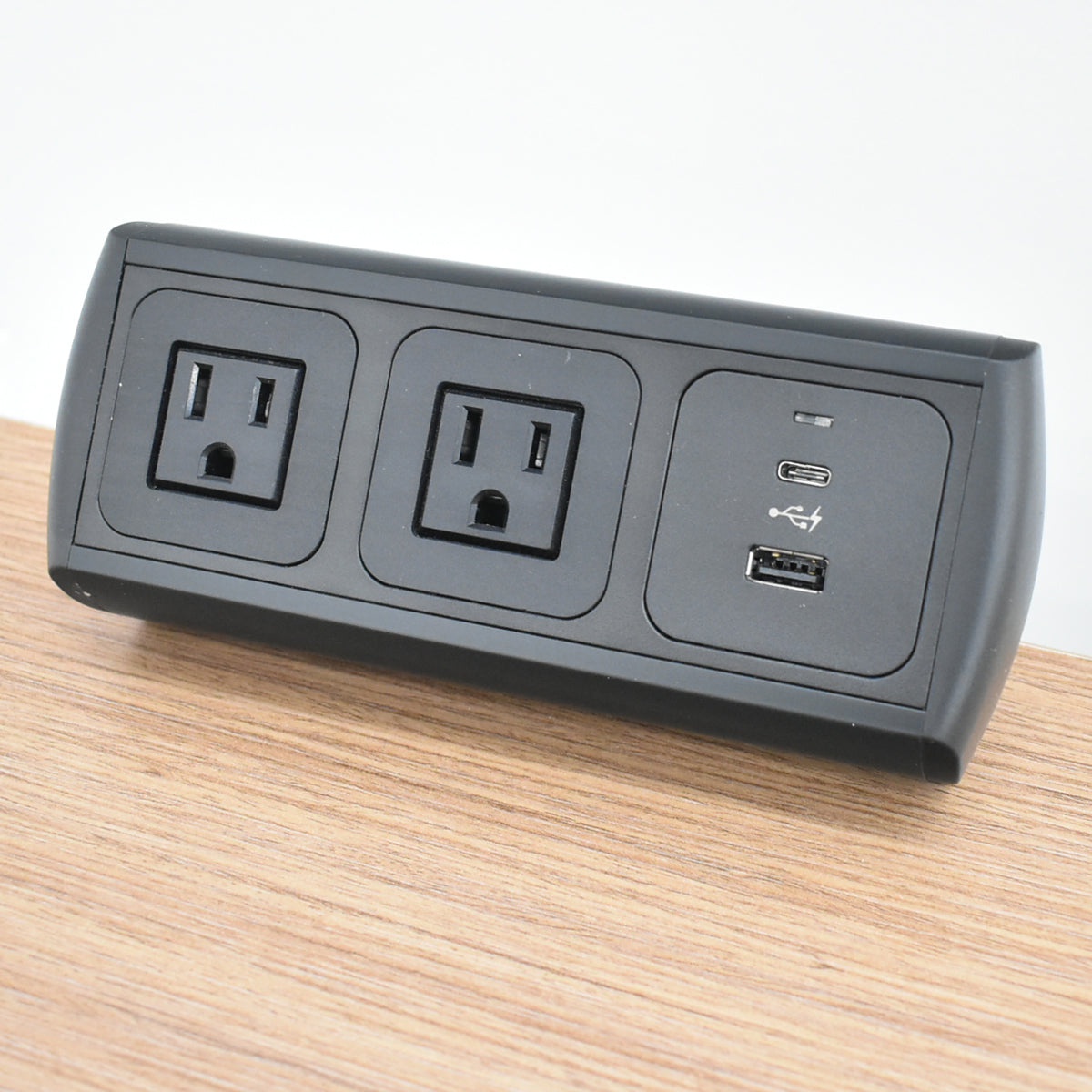 【中古】ハーマンミラー　オーグメントレシオ　電動昇降デスク　ワイヤレス充電器　電源タップ（クランプ式）幅1475　ナチュラル　2025121604【中古オフィス家具】