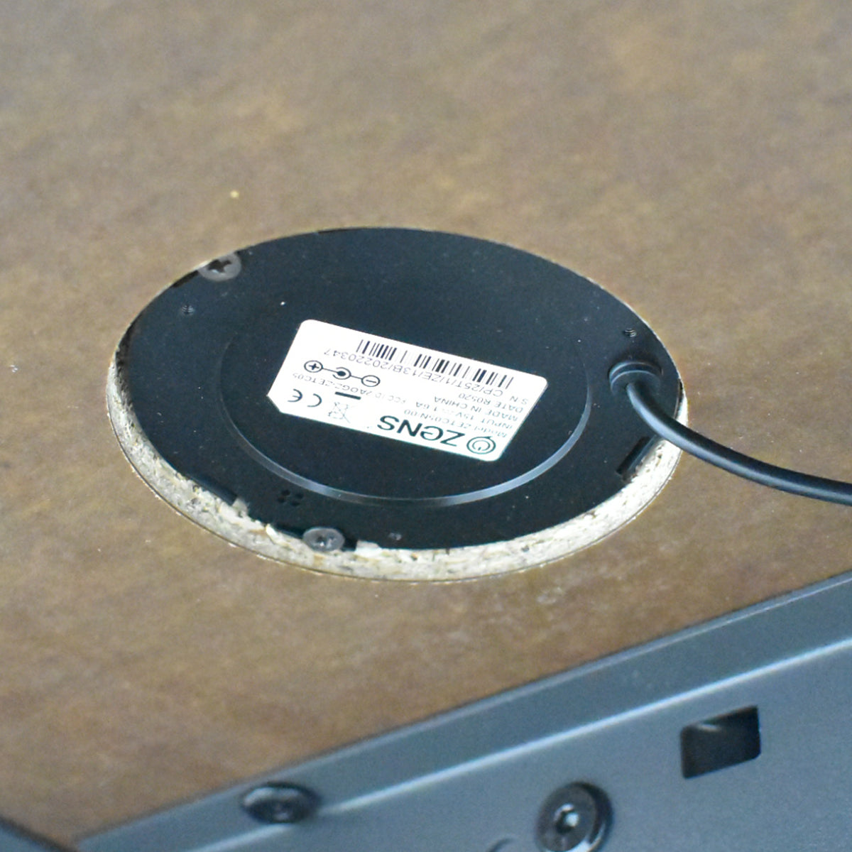 【中古】ハーマンミラー　オーグメントレシオ　電動昇降デスク　ワイヤレス充電器　電源タップ（クランプ式）幅1475　ナチュラル　2025121604【中古オフィス家具】