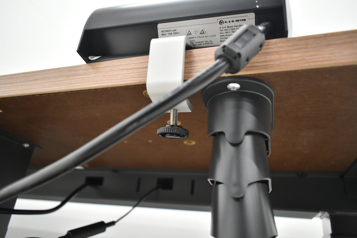 【中古】ハーマンミラー　オーグメントレシオ　電動昇降デスク　ワイヤレス充電器　電源タップ（クランプ式）幅1475　ナチュラル　2025121604【中古オフィス家具】